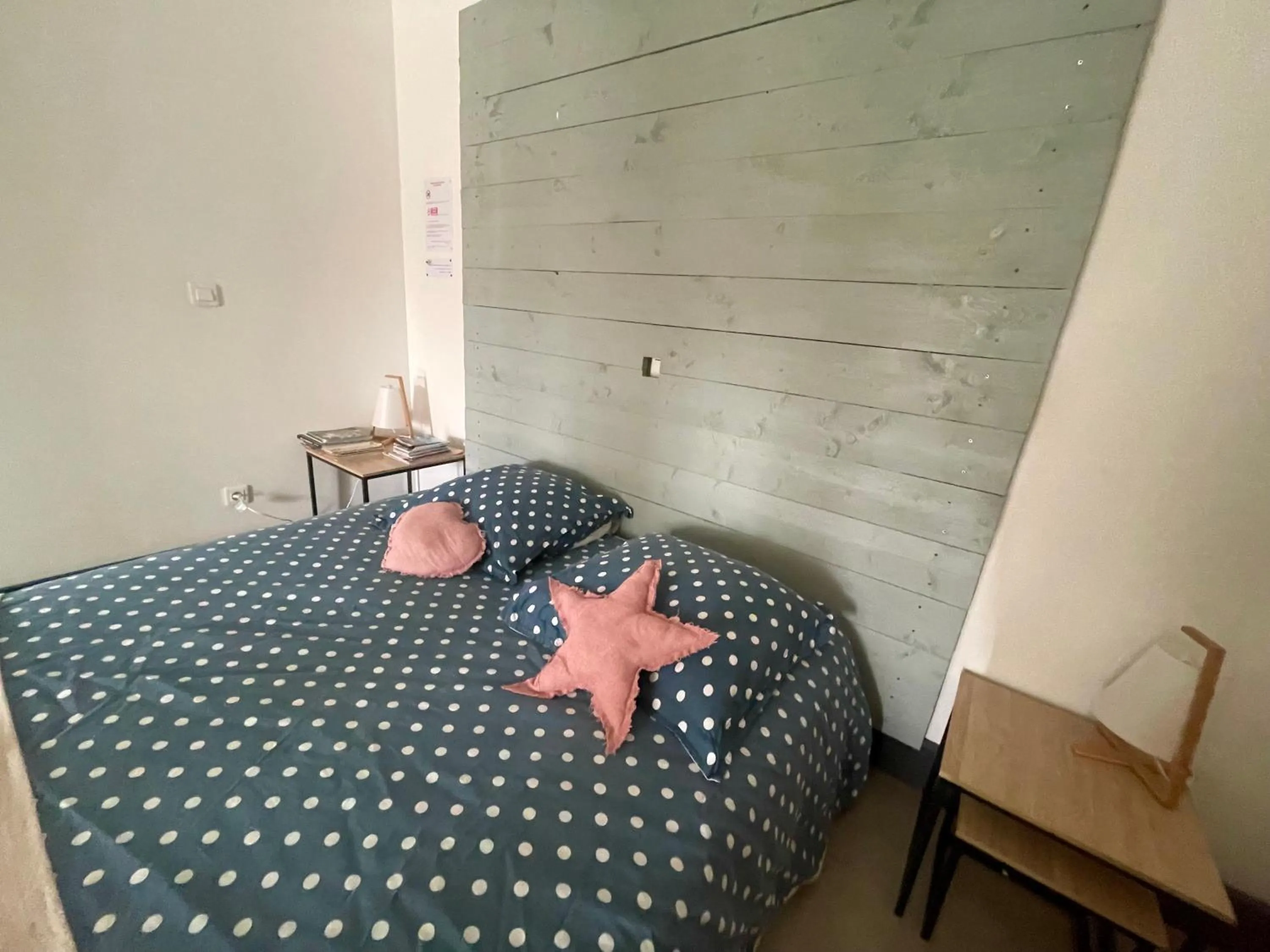 Bed in Le Mazet Chambre d'Hôtes