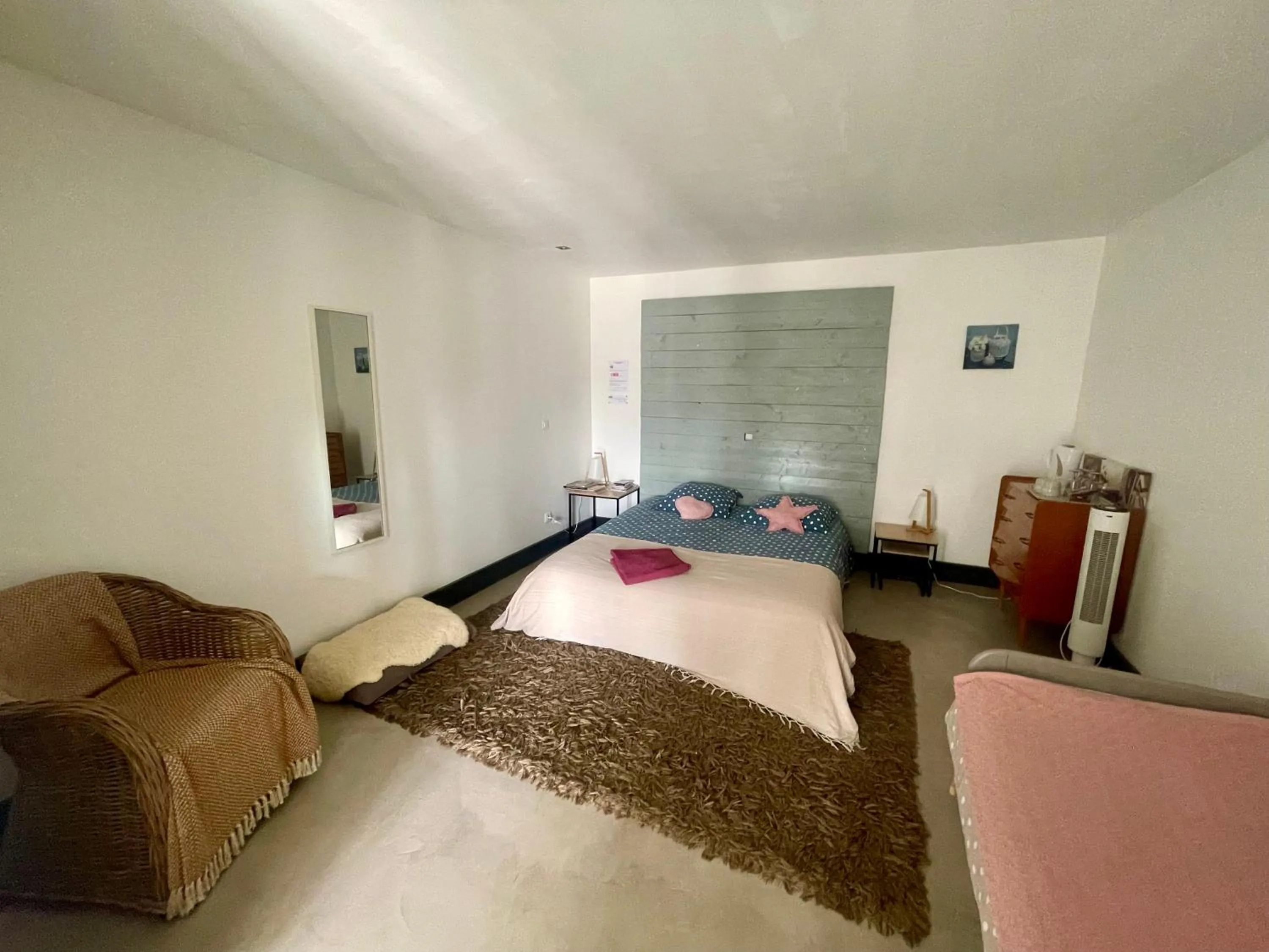 Bed in Le Mazet Chambre d'Hôtes