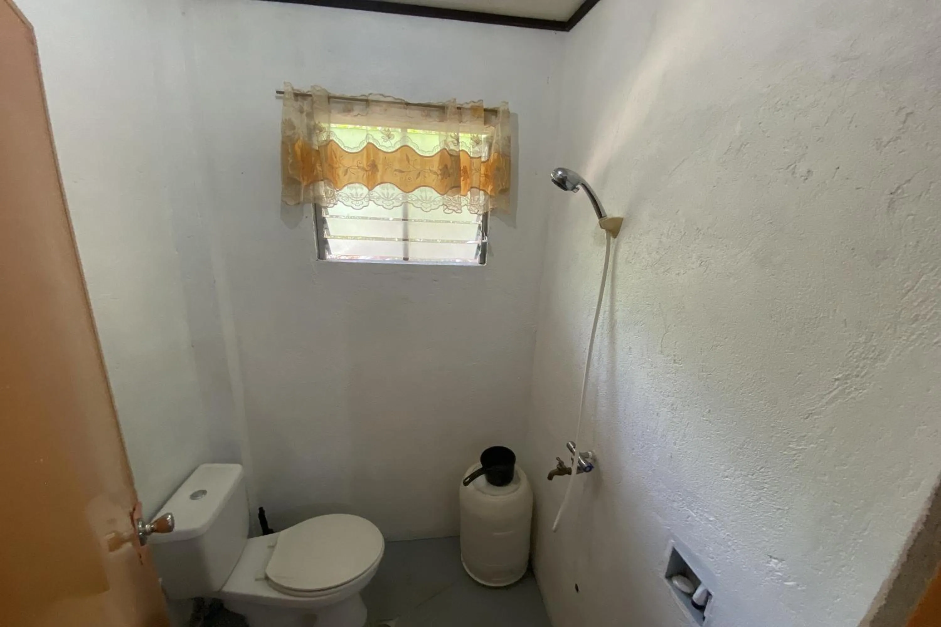 Toilet in D & A Seaside Cottages