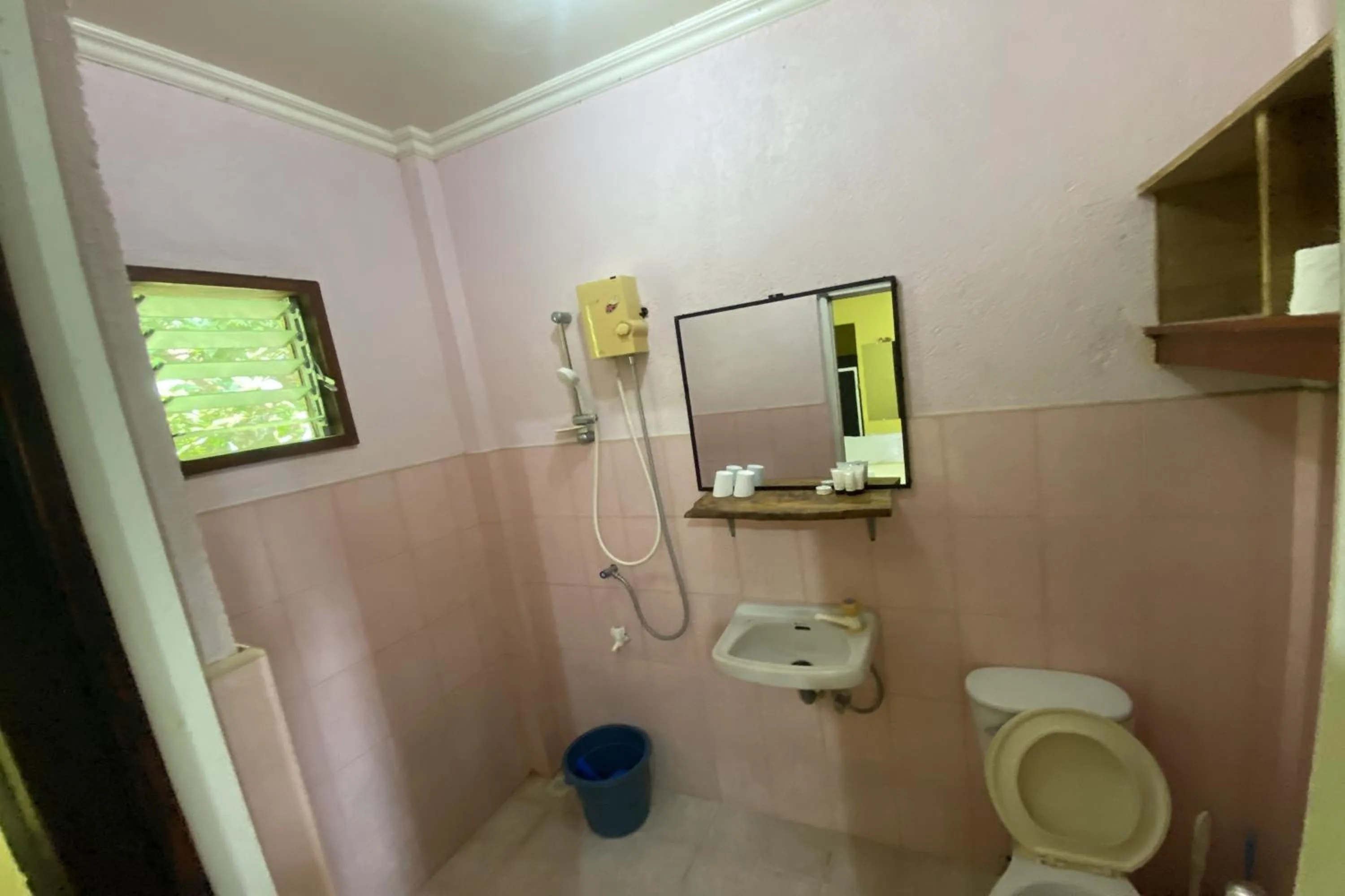 Toilet in D & A Seaside Cottages