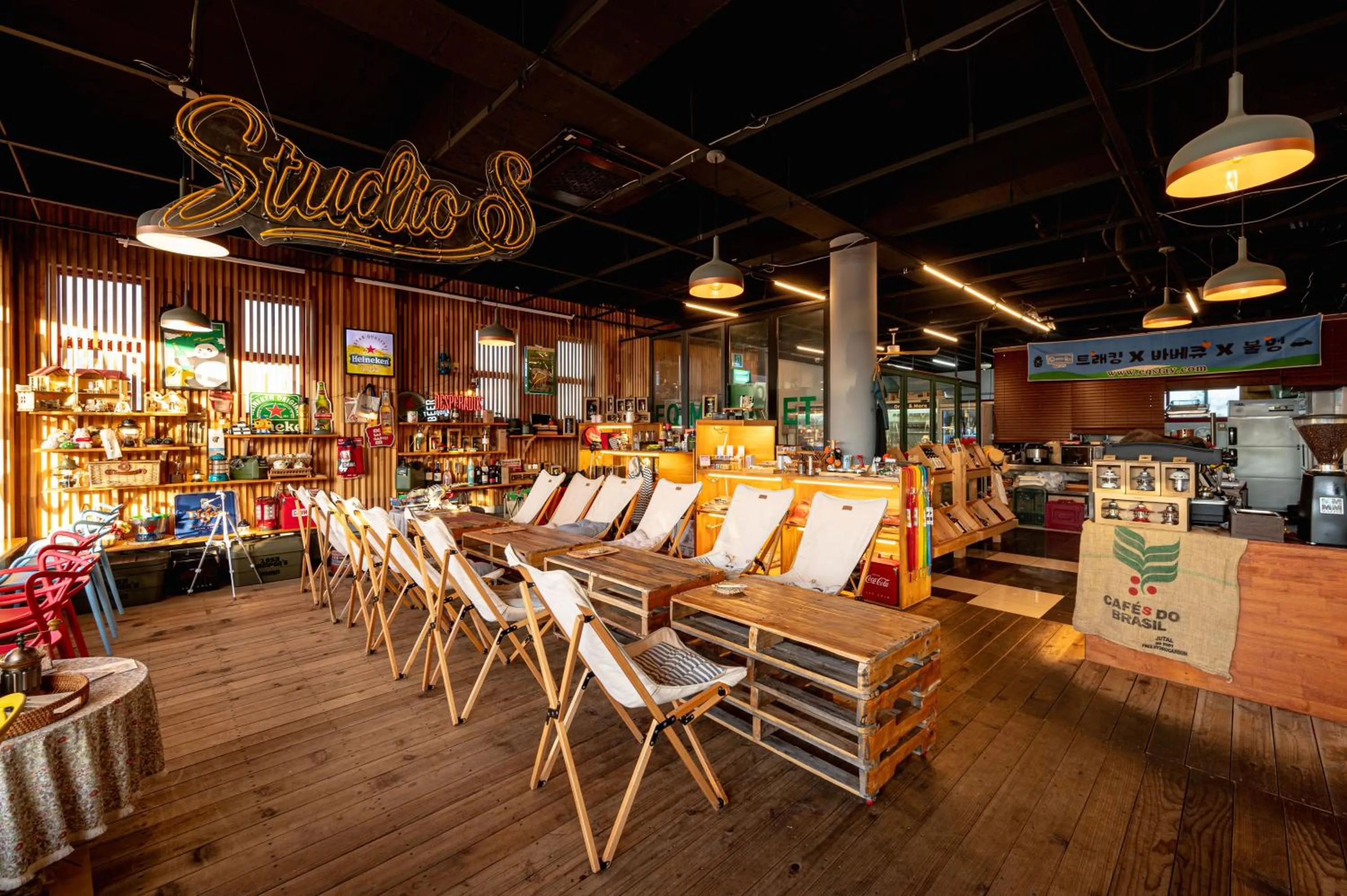 Lounge or bar in Jeju EQ Stay Hotel