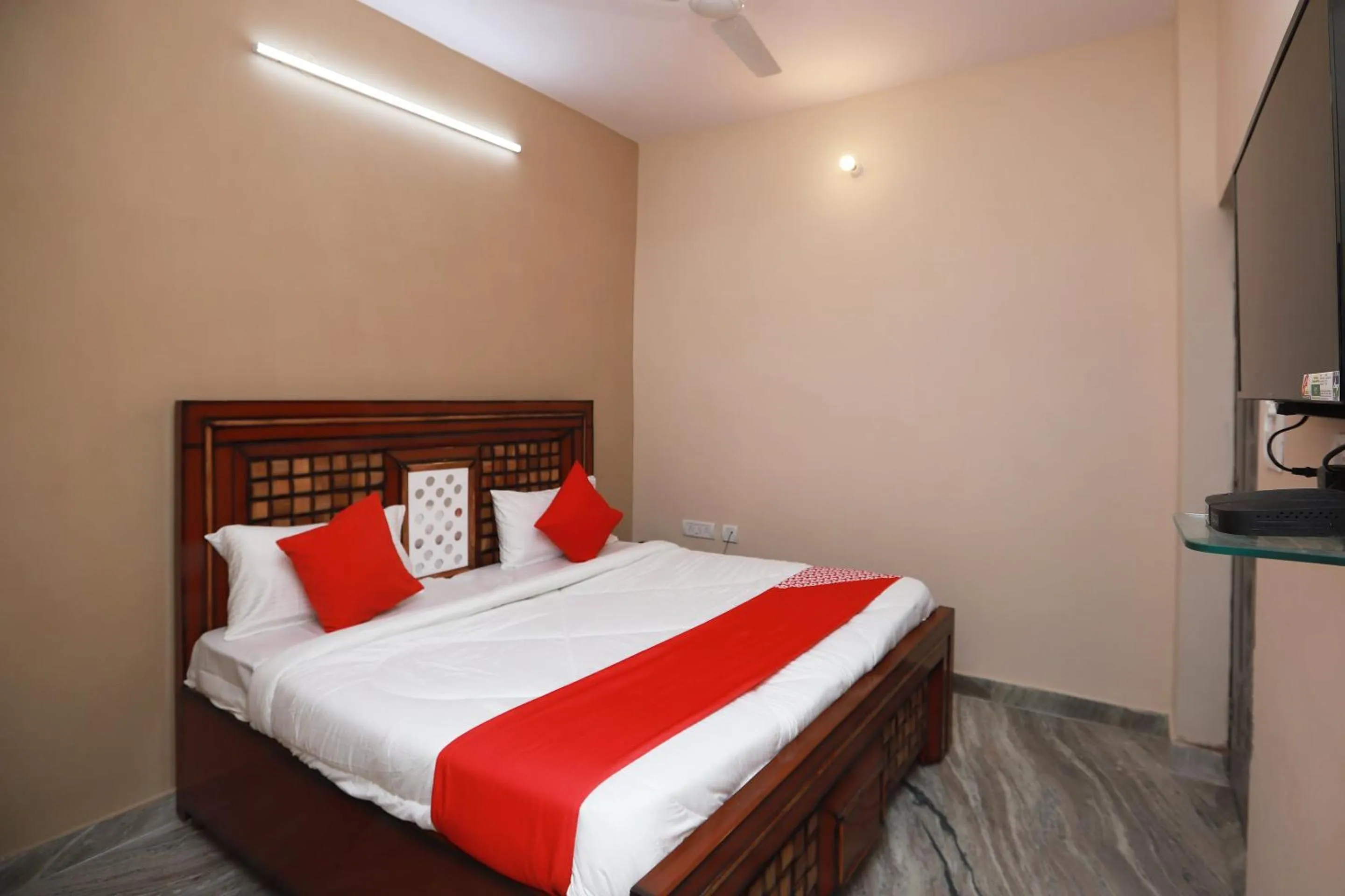 Hotel O Silverline Residency