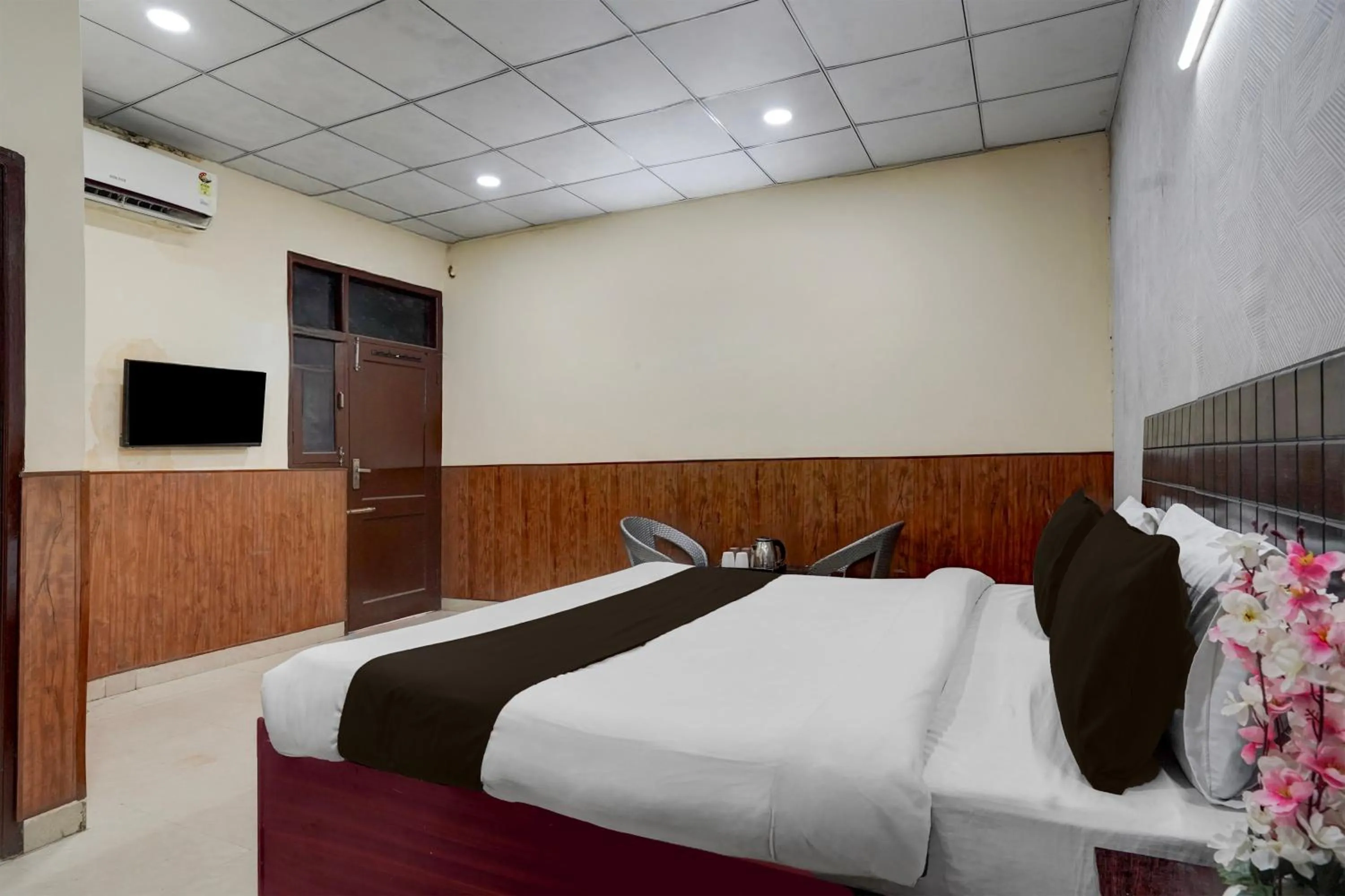 Bedroom, Bed in Super Hotel O Sector 58 Mohali Formerly Hotel Alpha