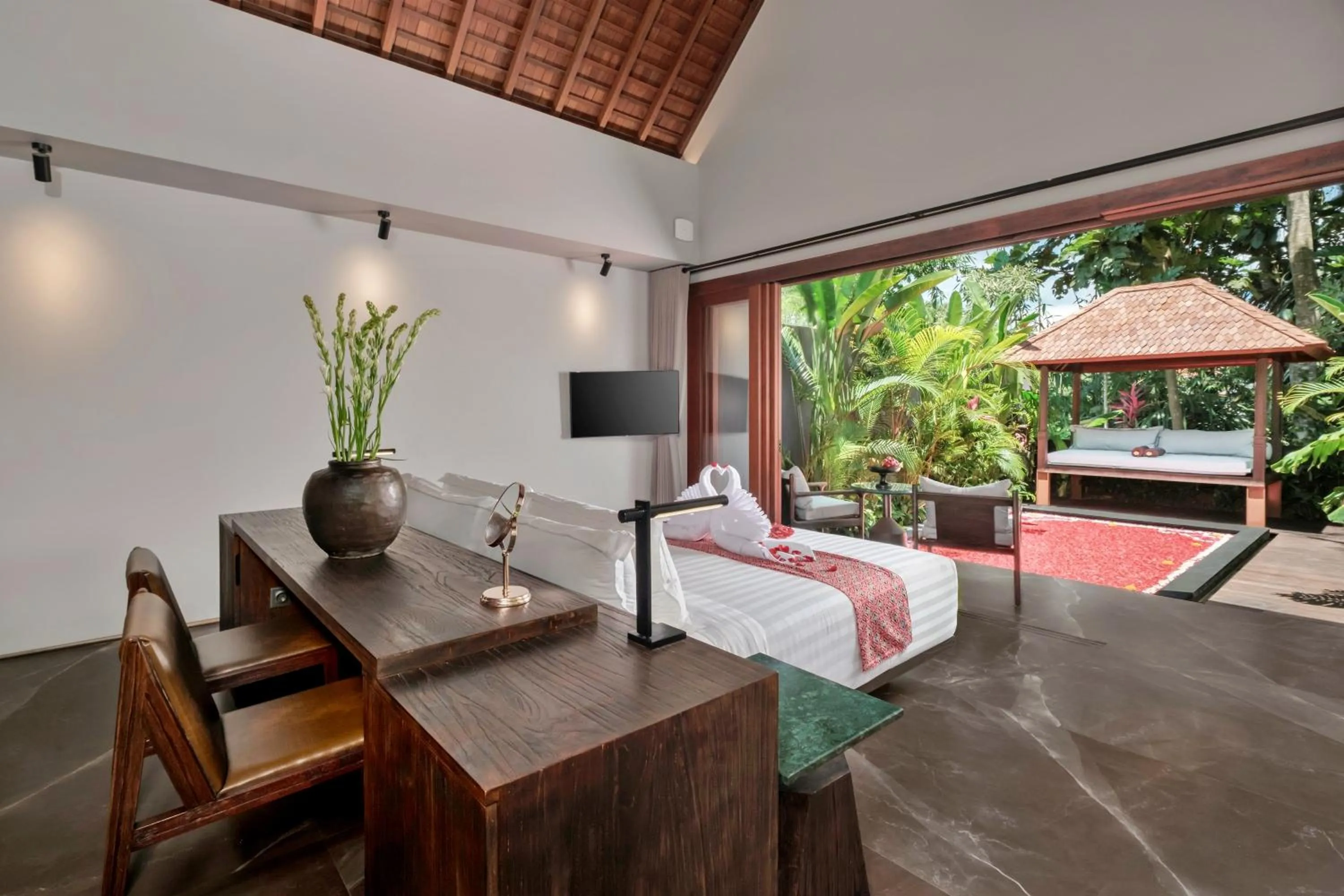 TV and multimedia, Bed in Mayaloka Villas Ubud