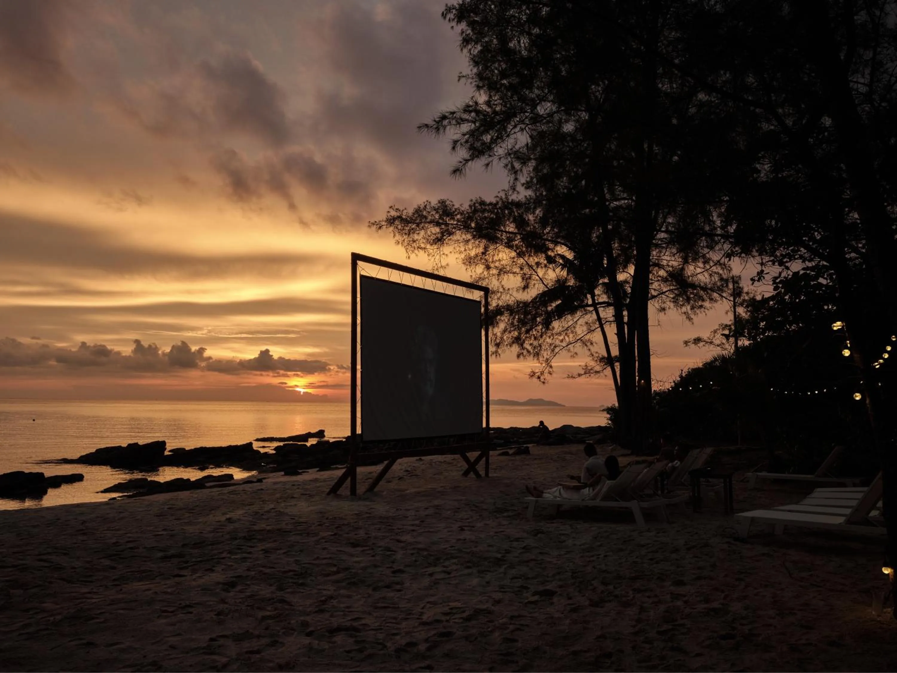 Sunset in The Survival by Seudam