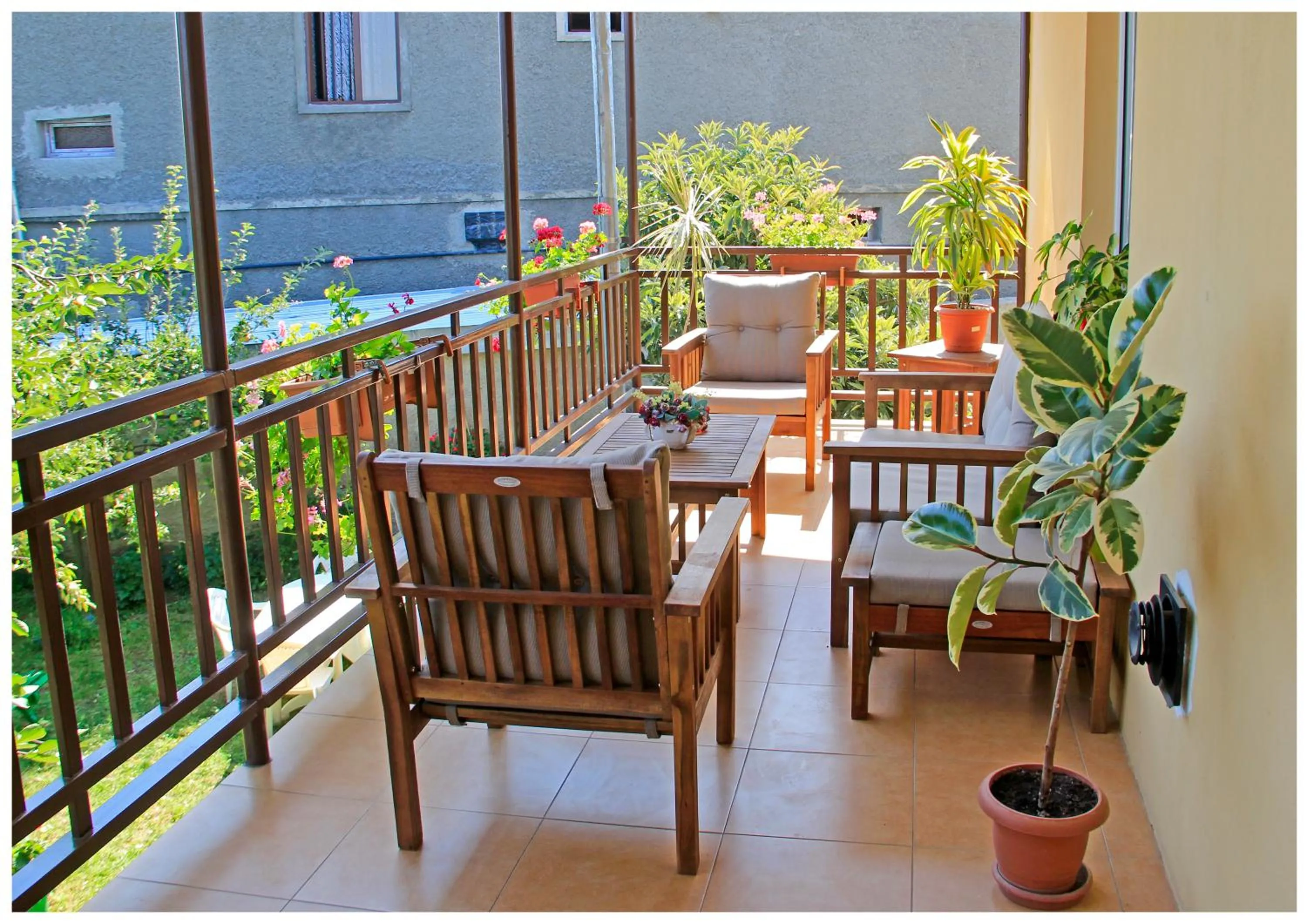 Tinikos Guest House