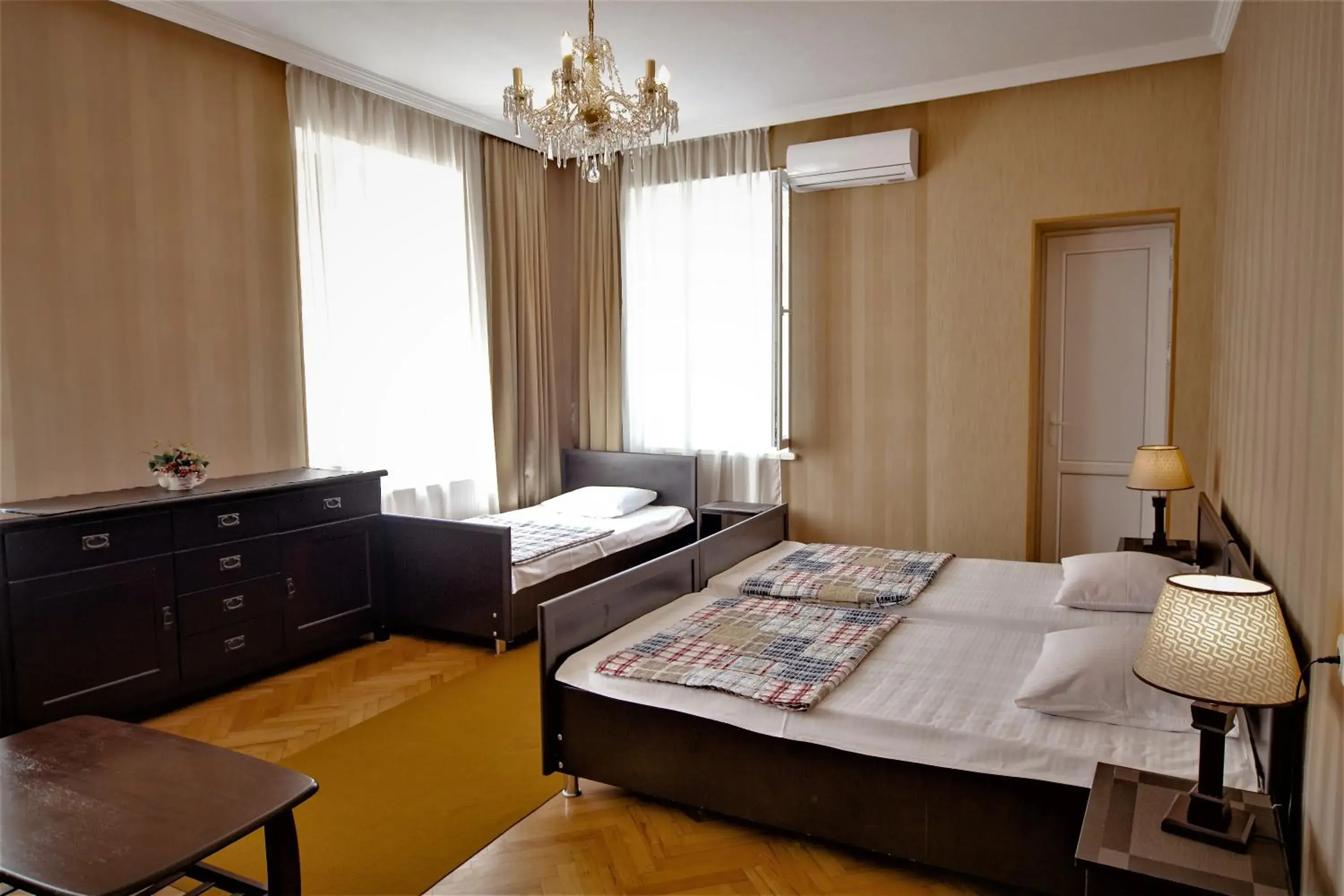 Standard Triple Room in Tinikos Guest House Standard Triple Room in Tinikos Guest House