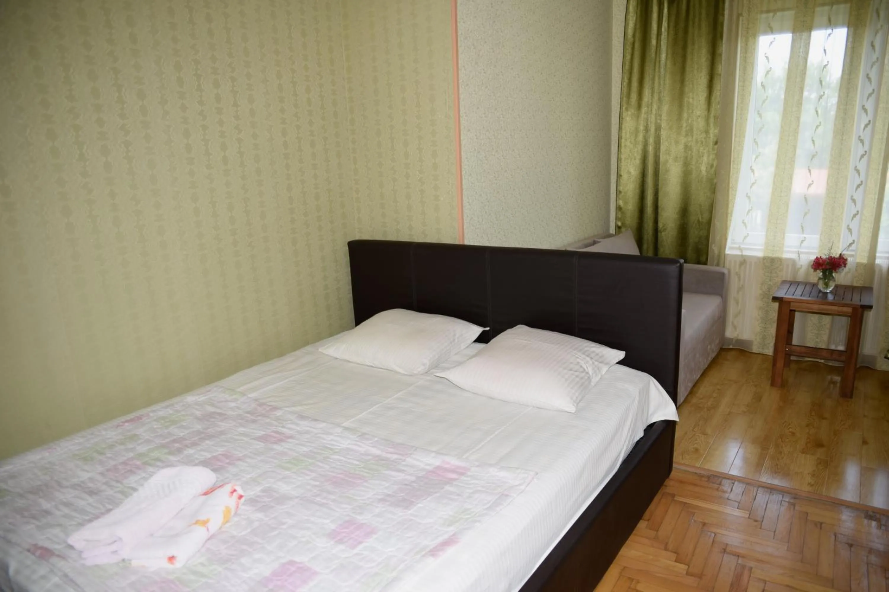 Tinikos Guest House
