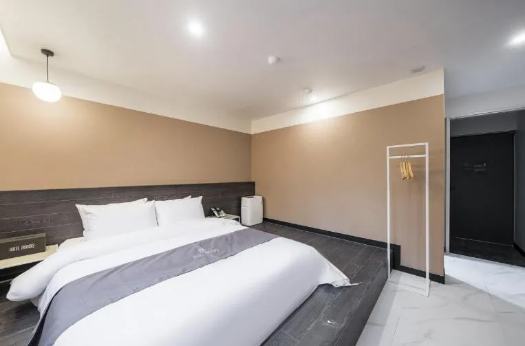 Bed in Hotel 7 Bricks Gwangju Sangmu