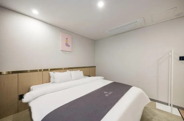 Bed in Hotel 7 Bricks Gwangju Sangmu