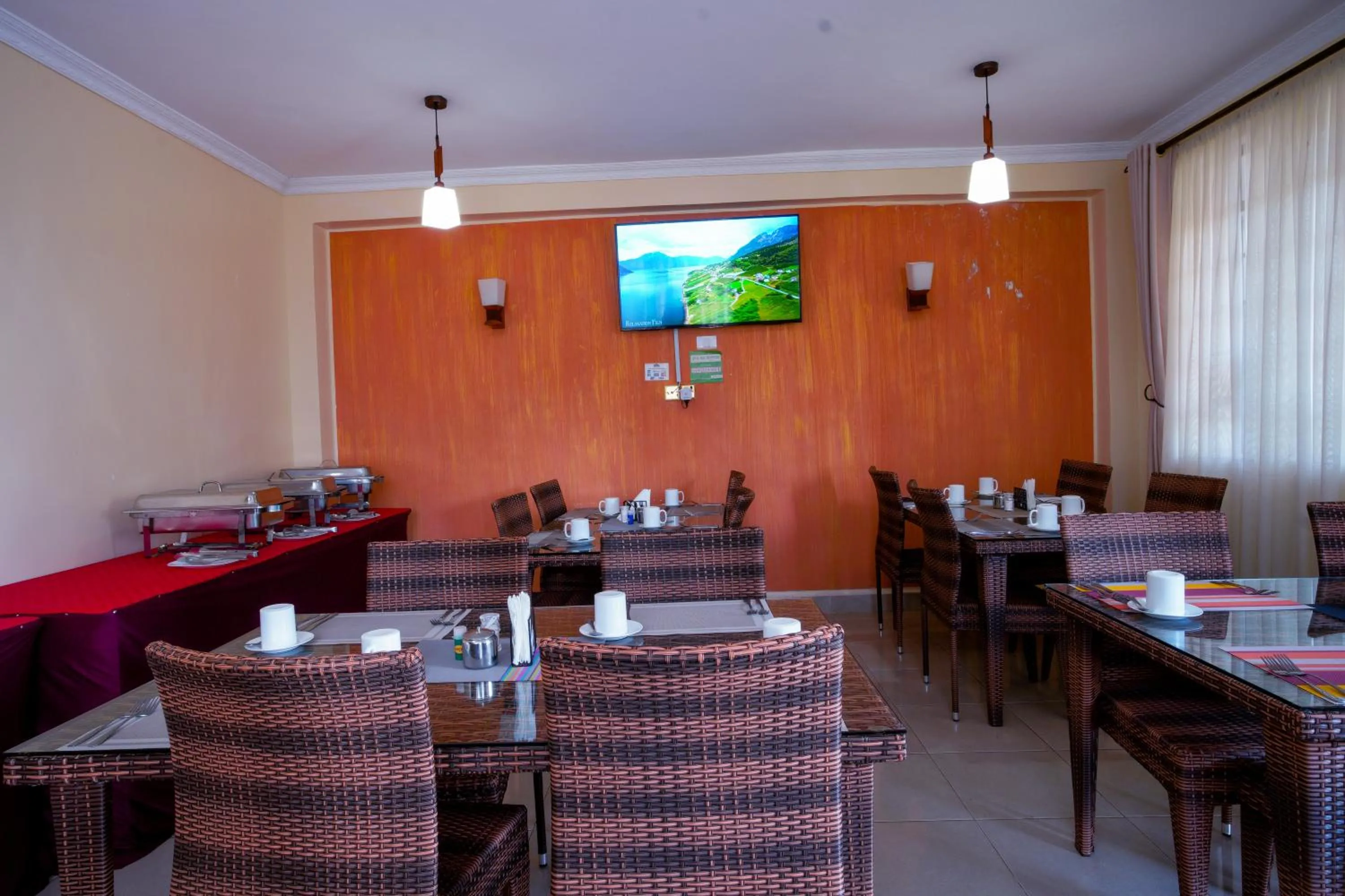 Restaurant/places to eat in Davis Court