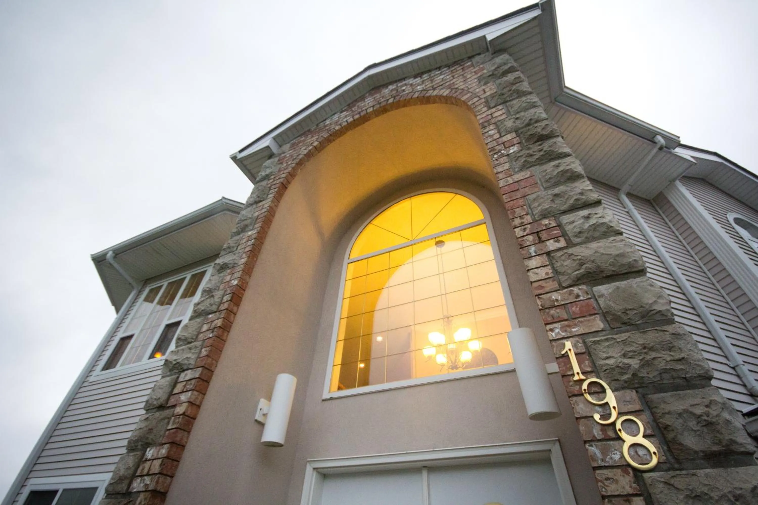 Property building in Eagle Close Executive B&B