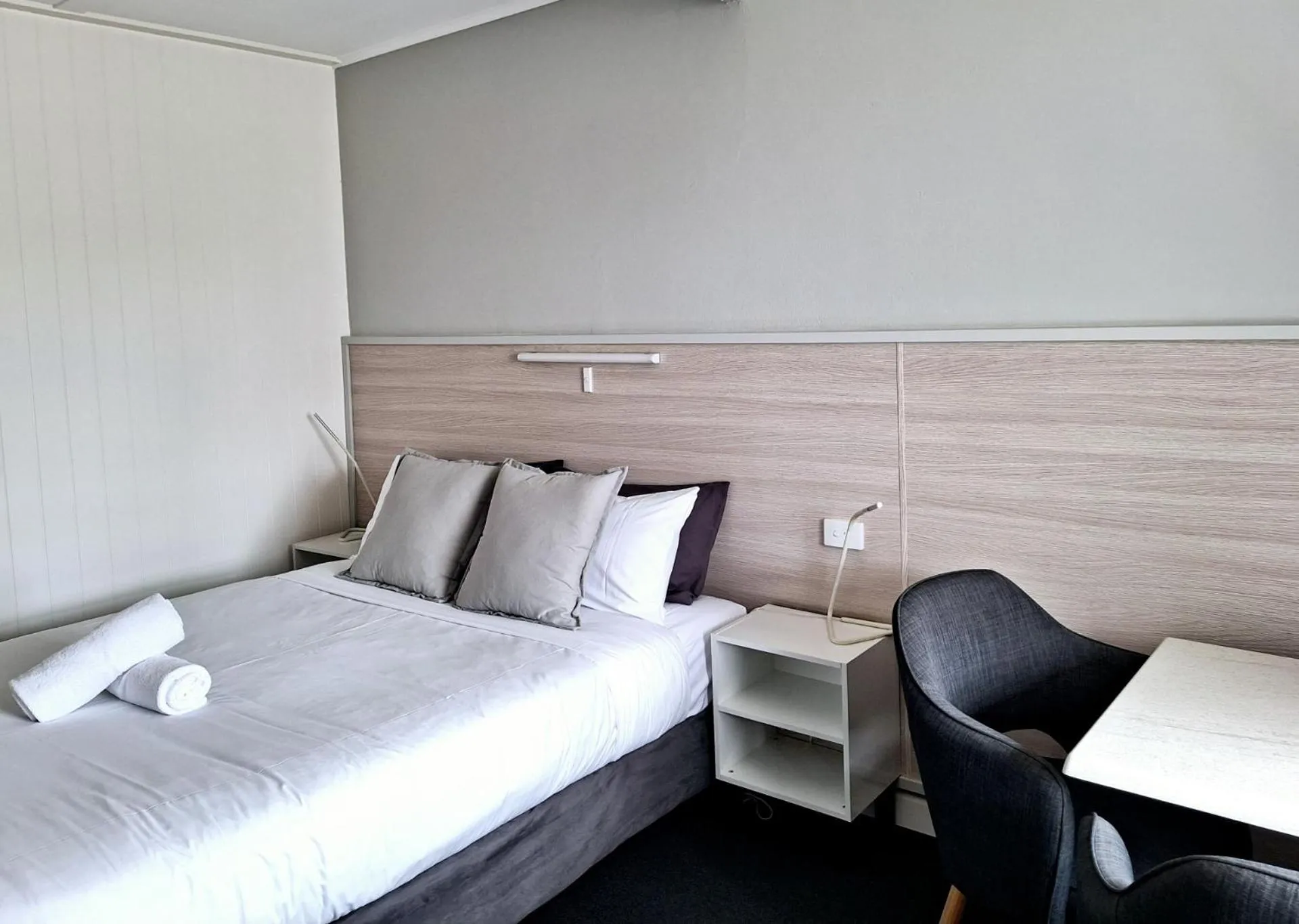 Bed in Motel Yarrawonga