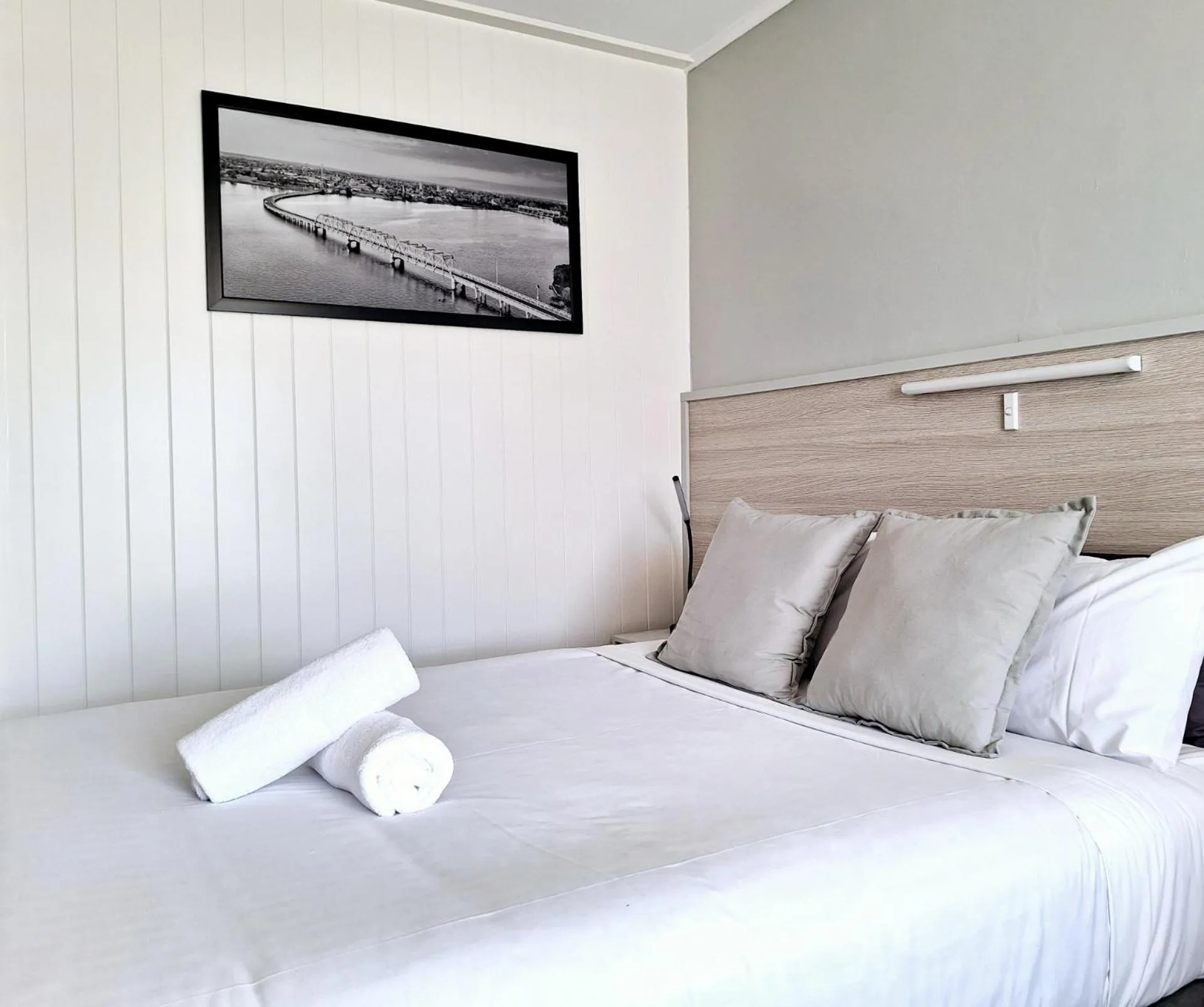 Bed in Motel Yarrawonga