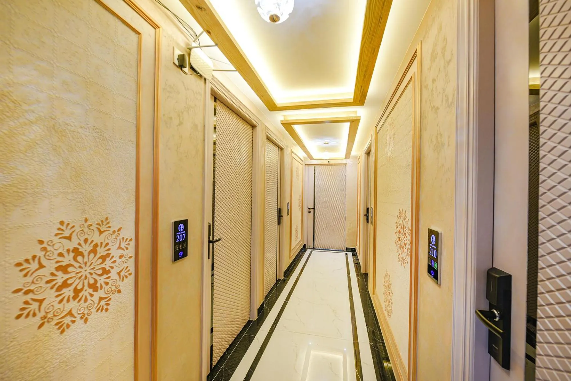 Lobby or reception in FabHotel Grand Palazzo Near Paschim Vihar