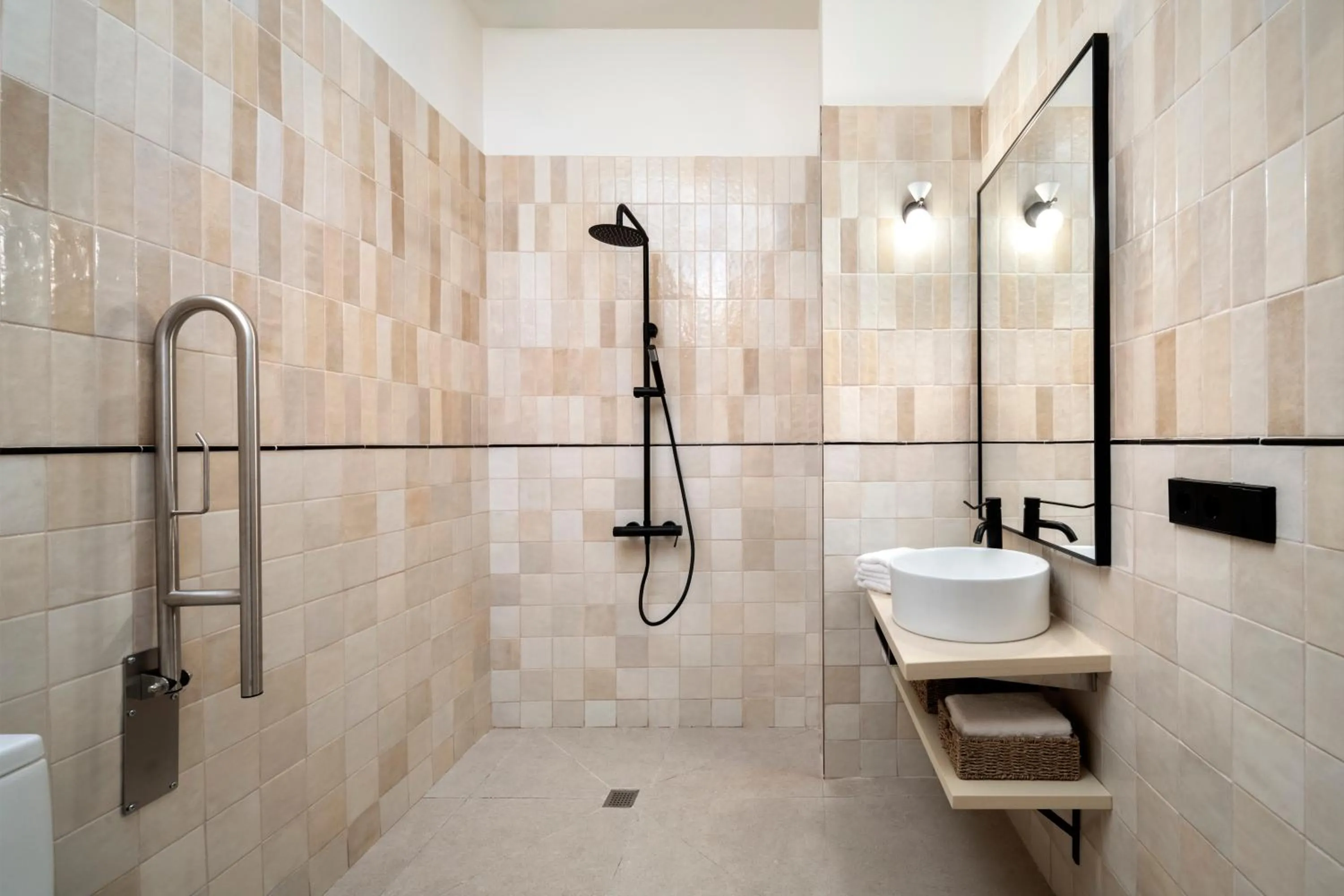 Shower in Magno Apartments Clavellinas