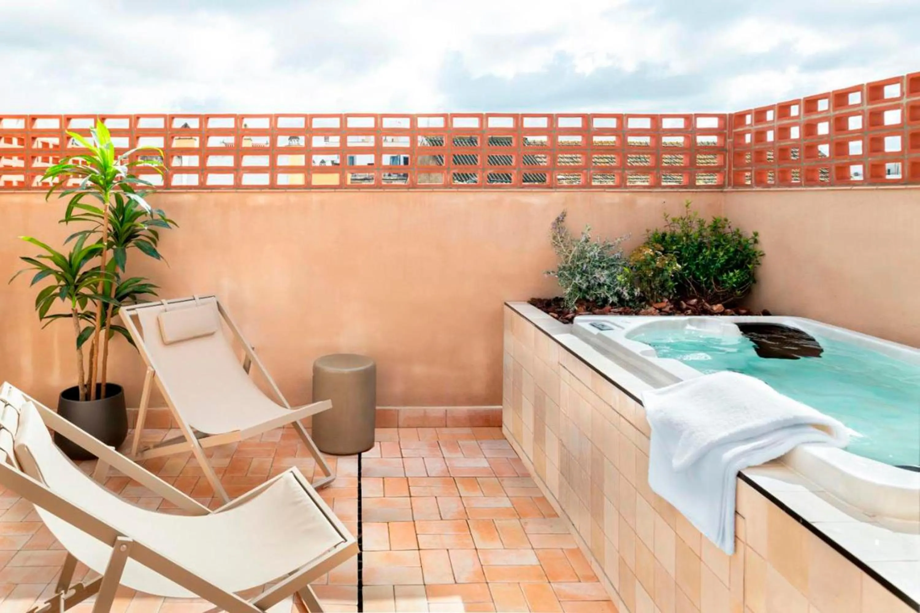 Hot Tub in Magno Apartments Clavellinas
