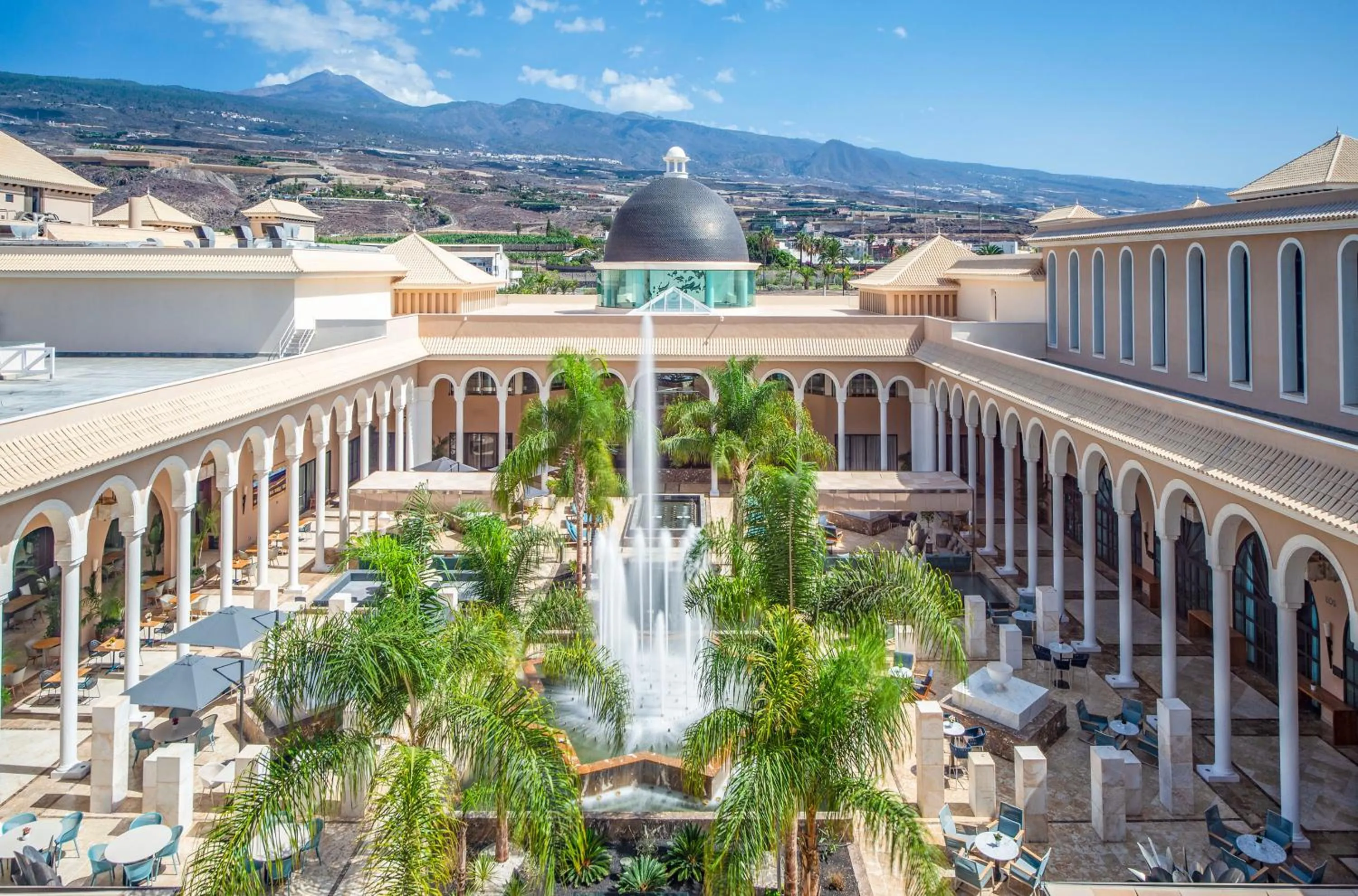 Inner courtyard view in Gran Melia Palacio de Isora Resort &amp; Spa
