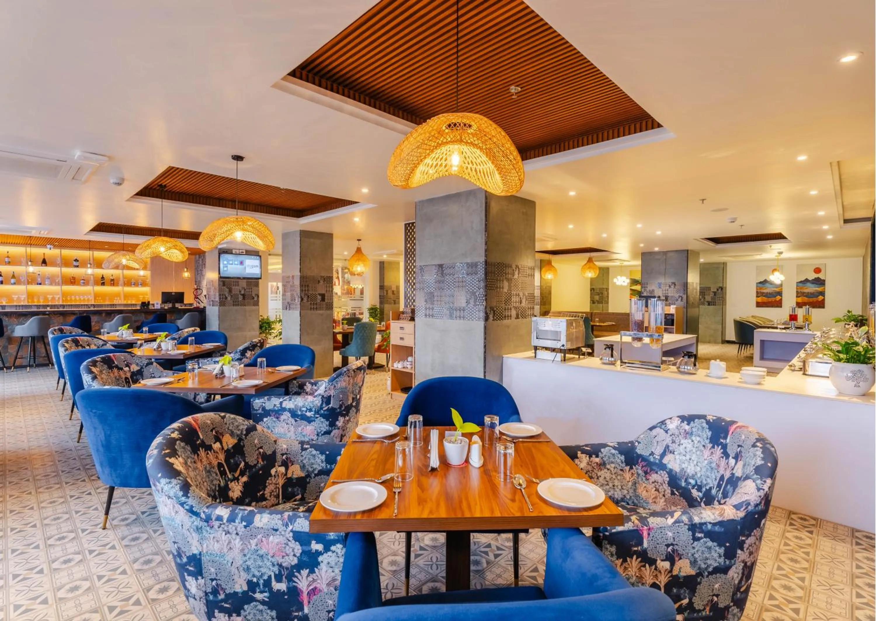 Restaurant/places to eat in Hotel Anuttara