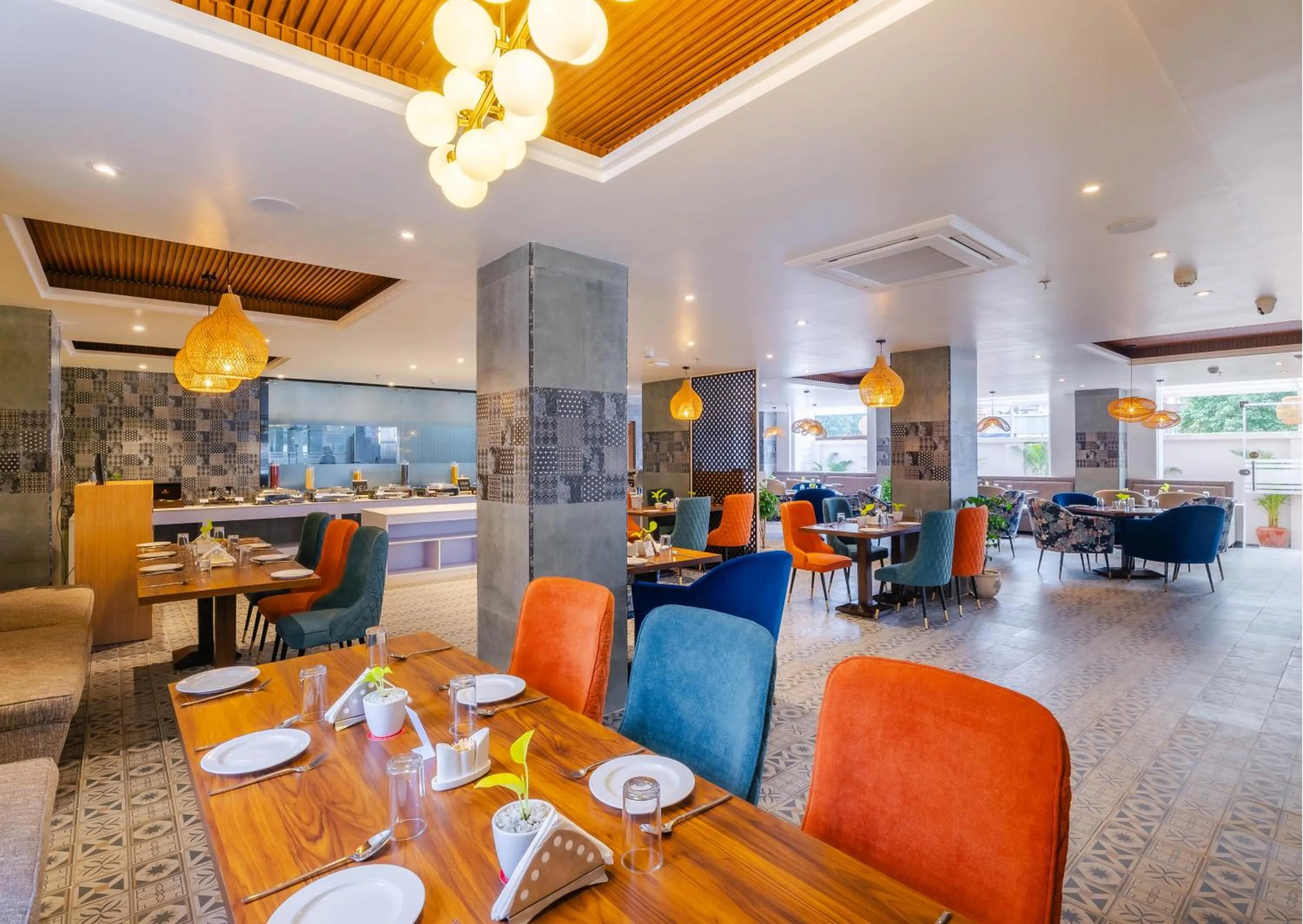 Restaurant/places to eat in Hotel Anuttara