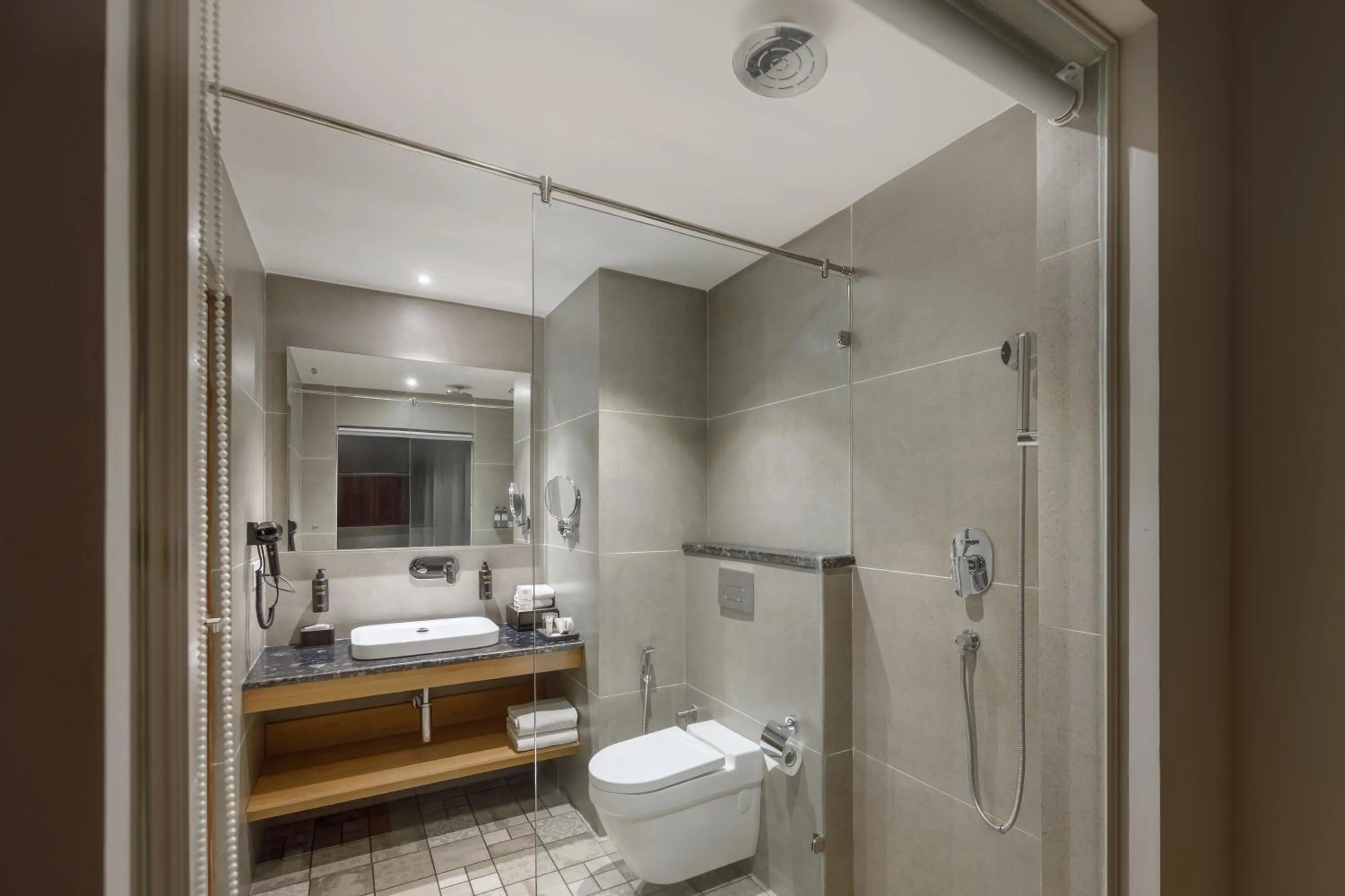 Shower in Hotel Anuttara