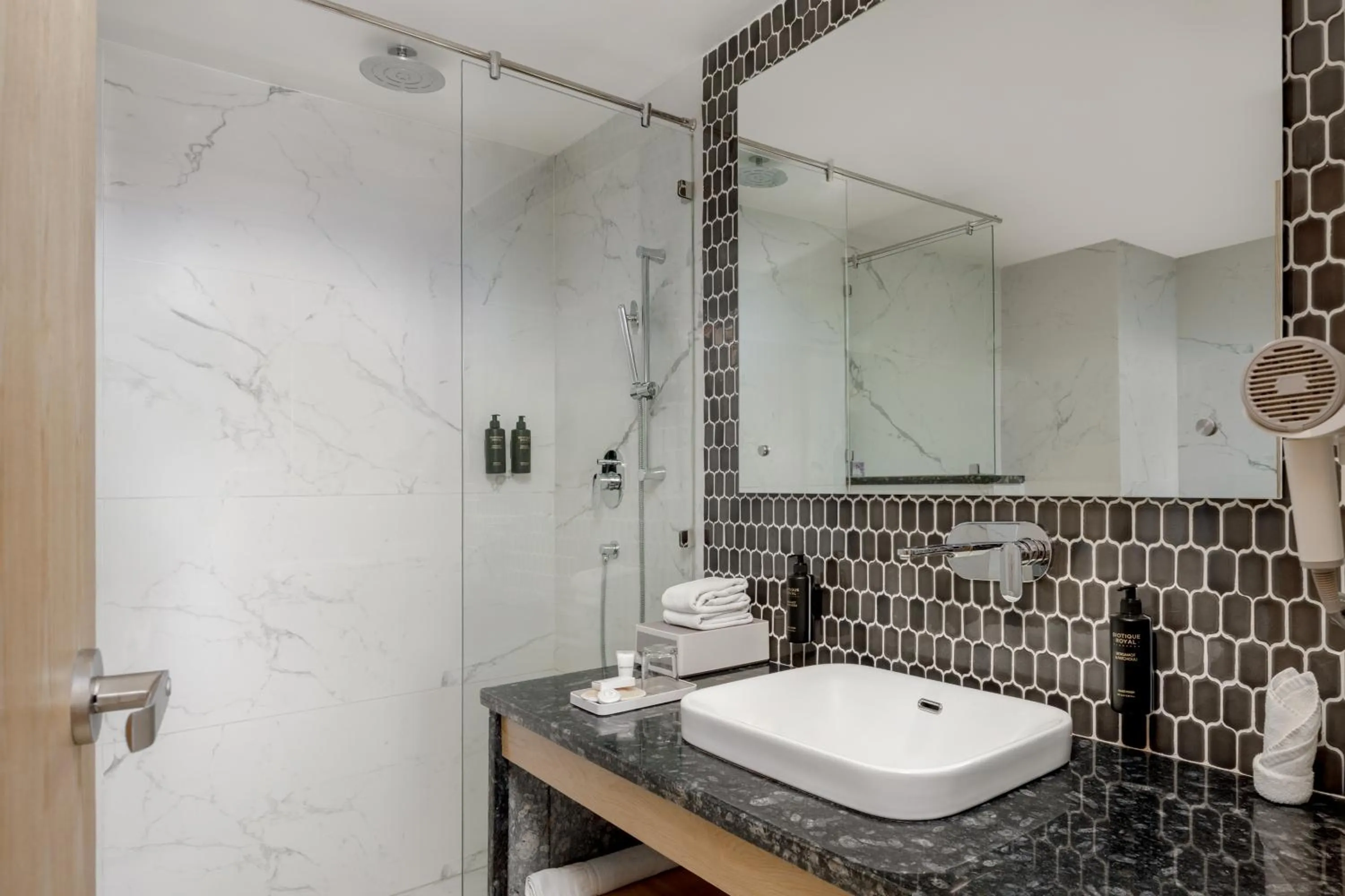 Shower in Hotel Anuttara