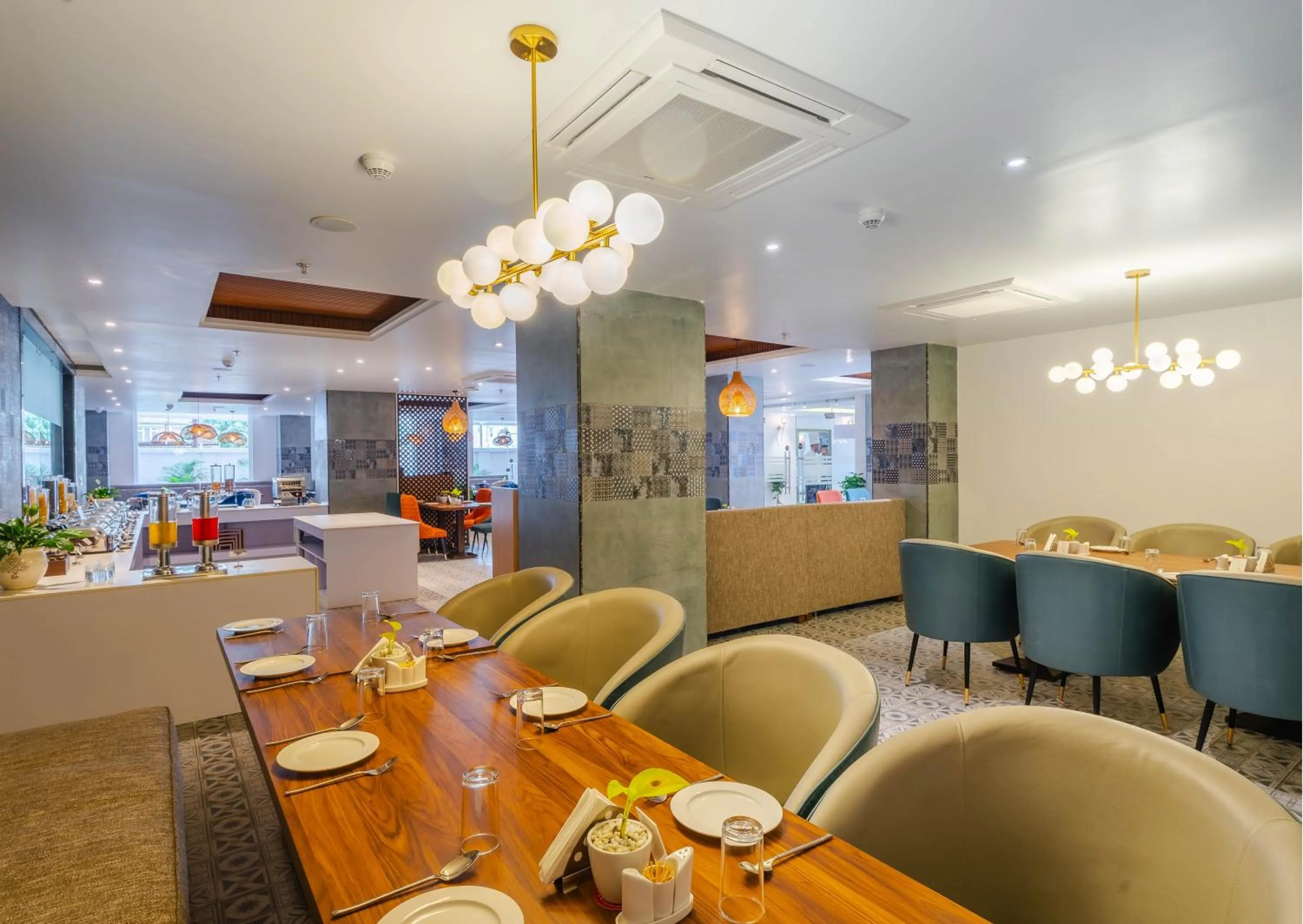 Restaurant/places to eat in Hotel Anuttara