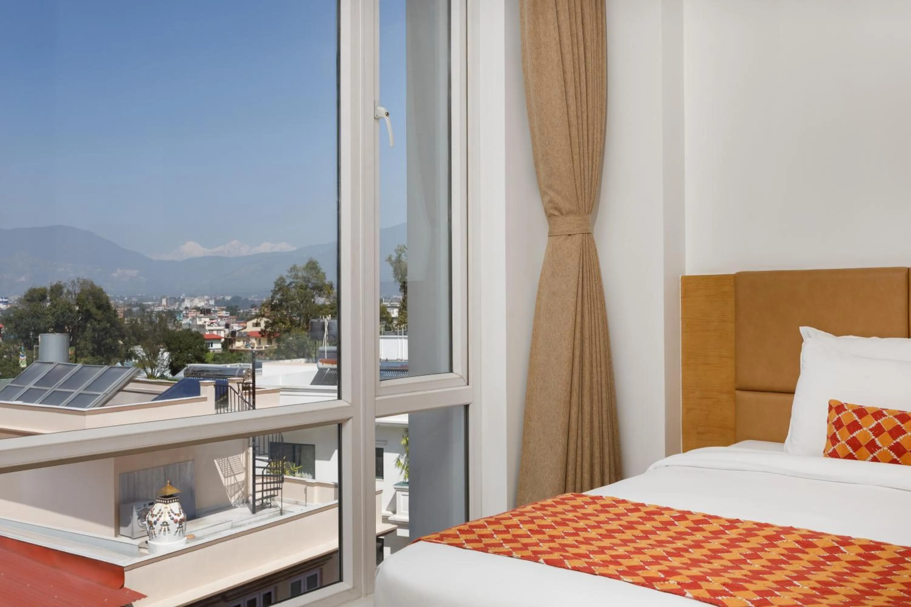 Mountain view, Bed in Hotel Anuttara