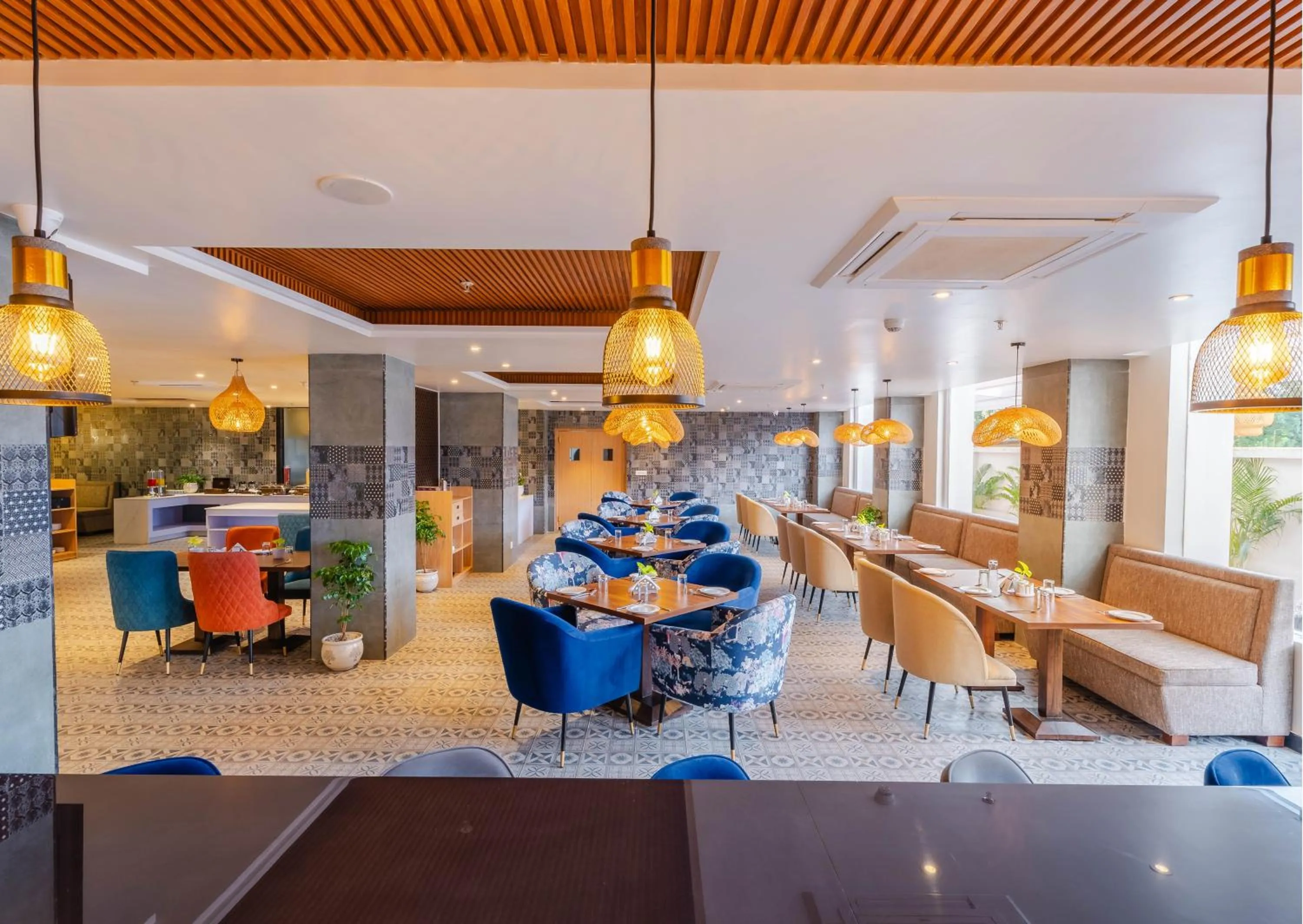 Restaurant/places to eat in Hotel Anuttara