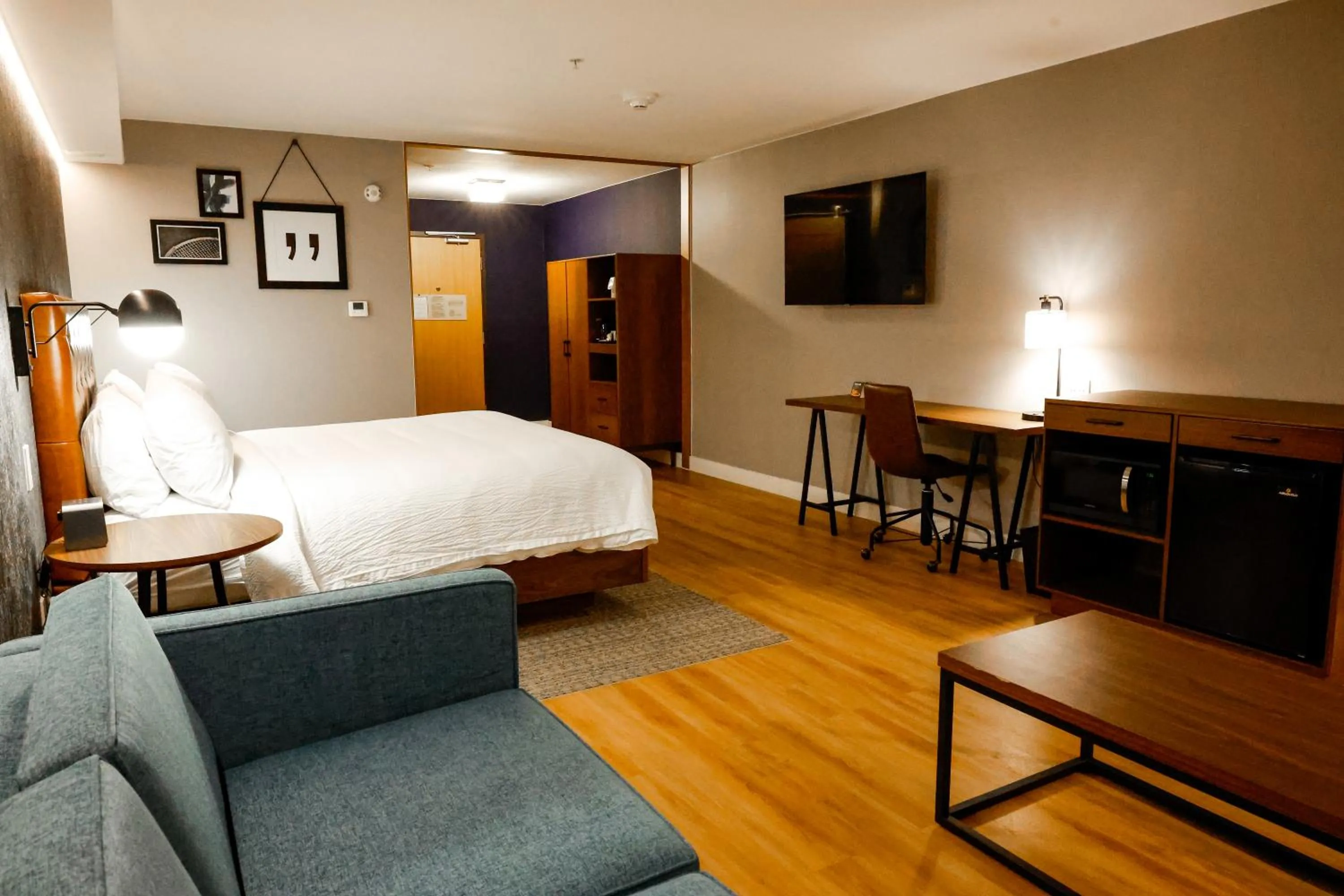 Bed in Four Points by Sheraton Austin Airport