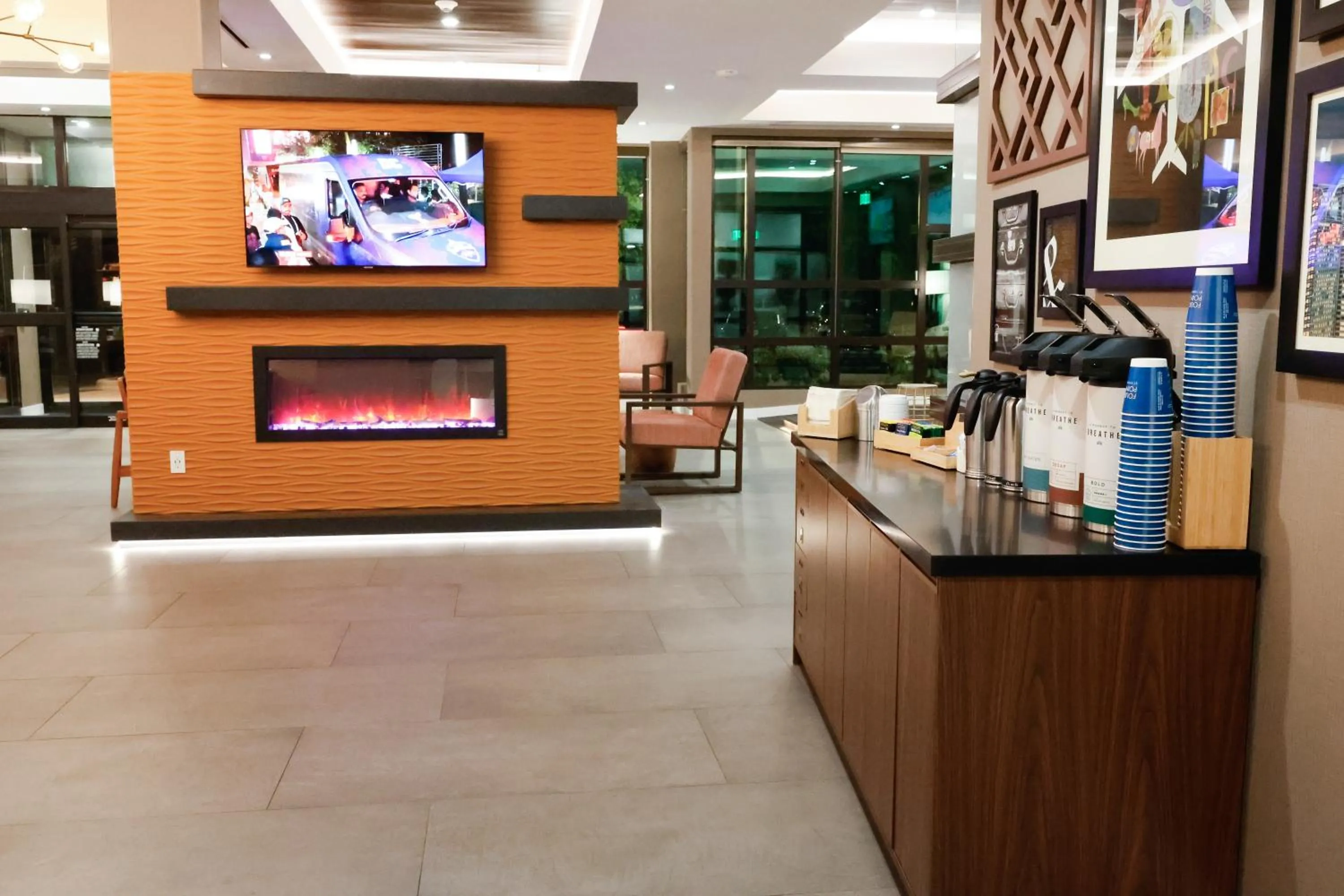 TV and multimedia in Four Points by Sheraton Austin Airport