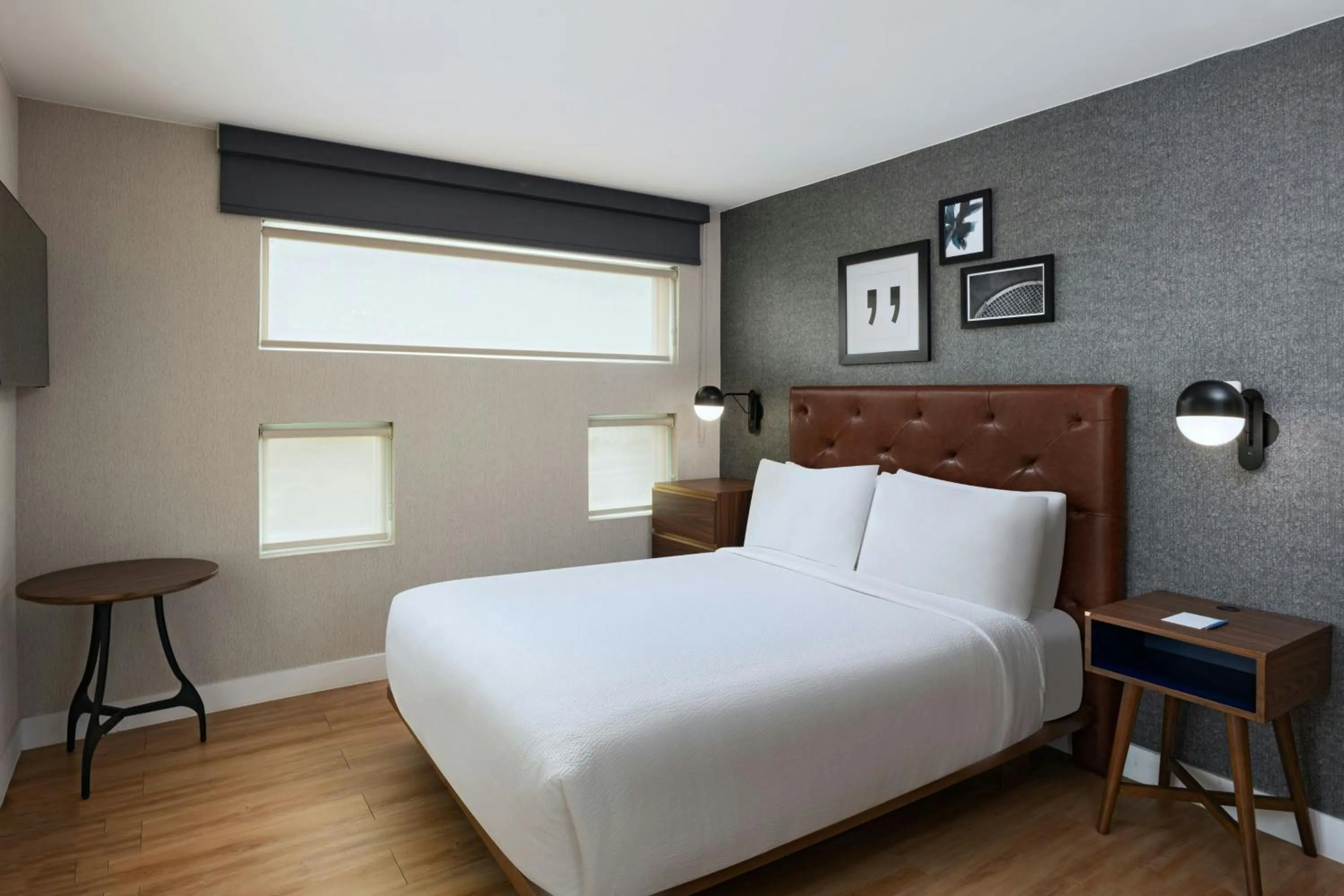 Photo of the whole room, Bed in Four Points by Sheraton Austin Airport