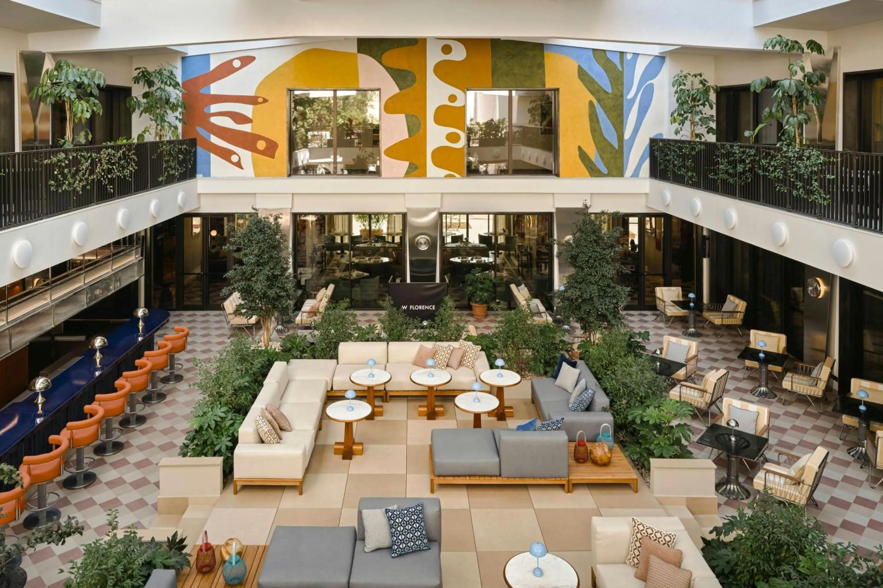 Lounge or bar in W Florence