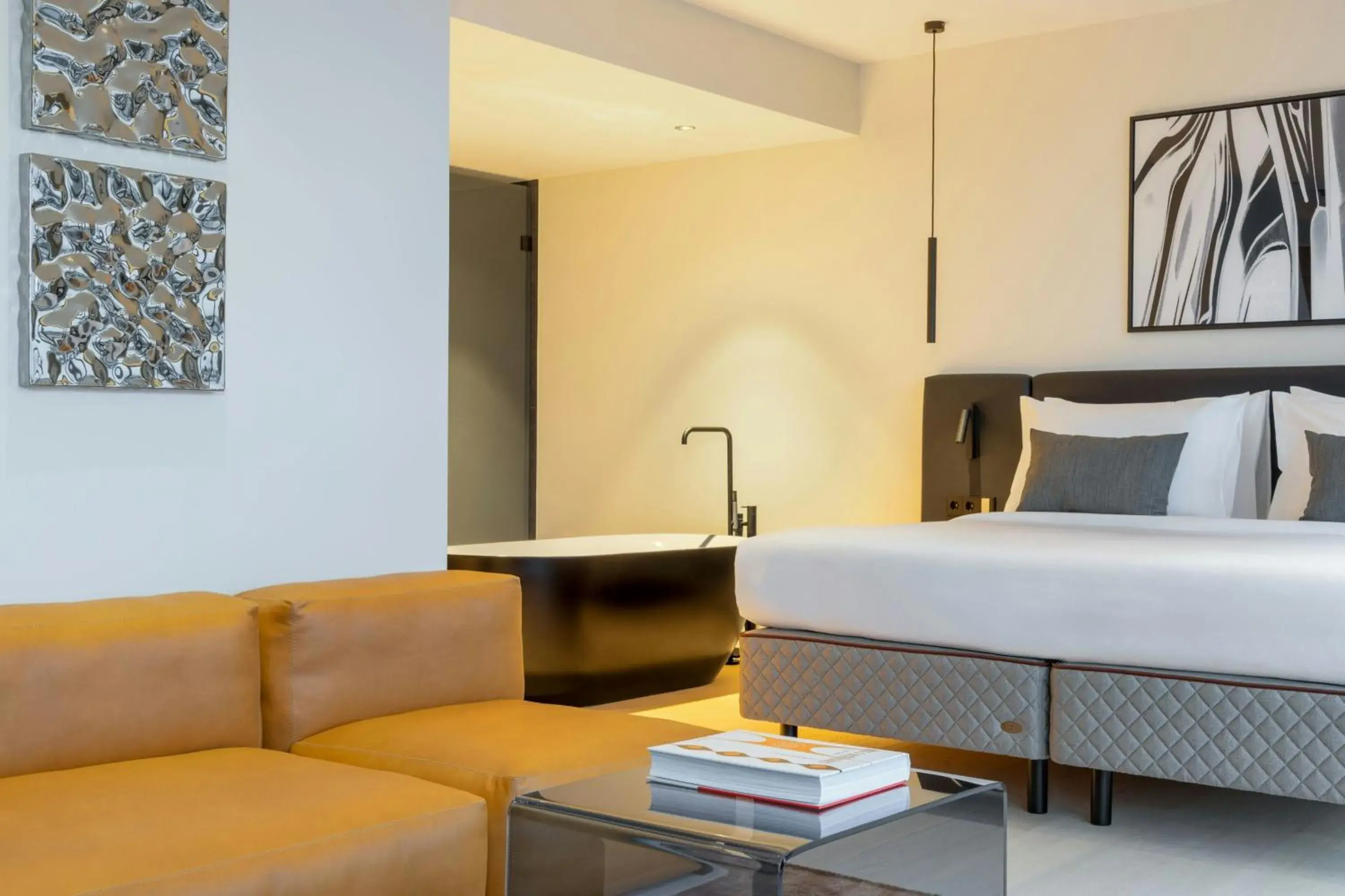 Photo of the whole room, Bed in DAS AFFALTERBACH, Stuttgart, Autograph Collection Photo of the whole room, Bed in DAS AFFALTERBACH, Stuttgart, Autograph Collection