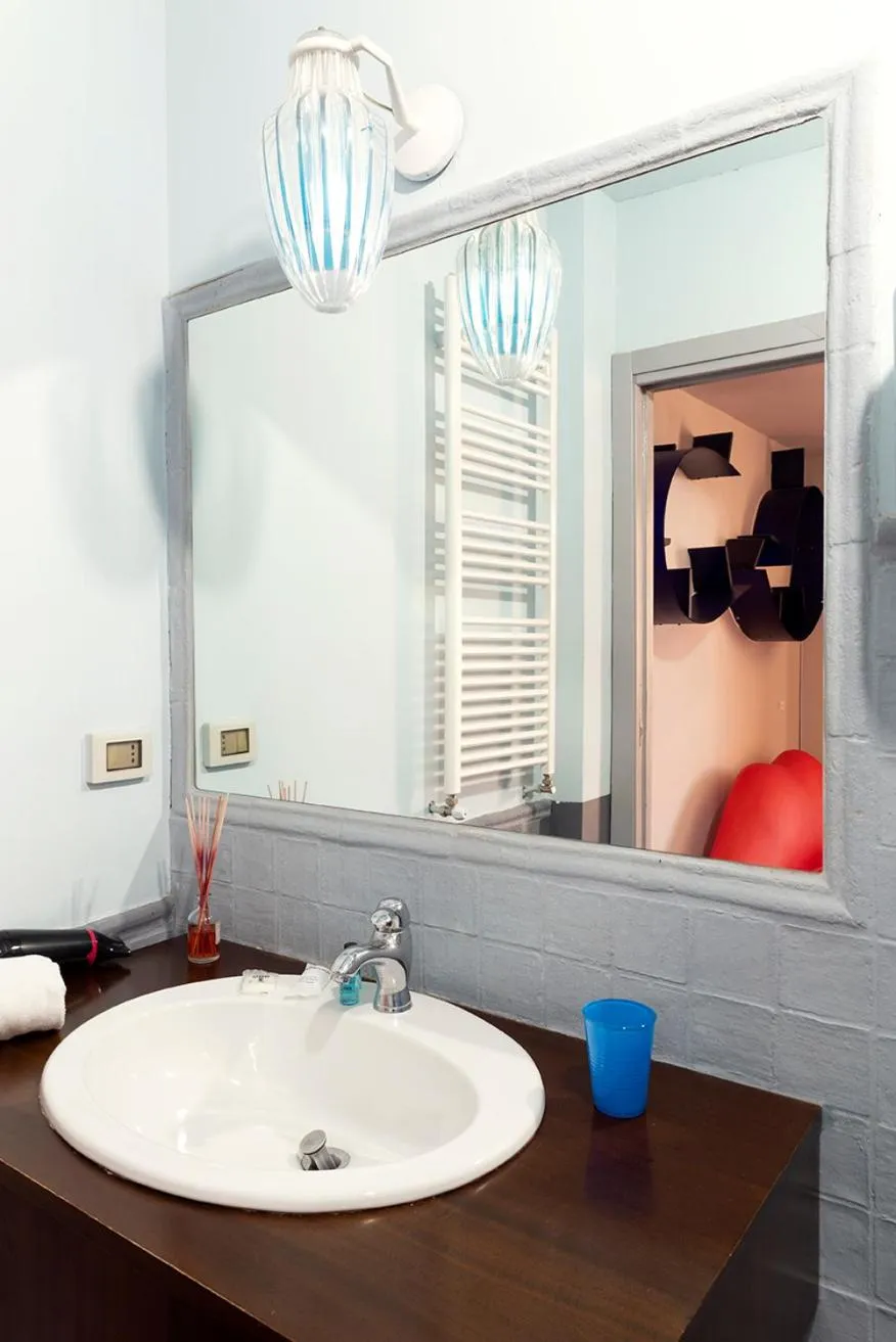 Bathroom in Suite D'Autore Art Design Gallery