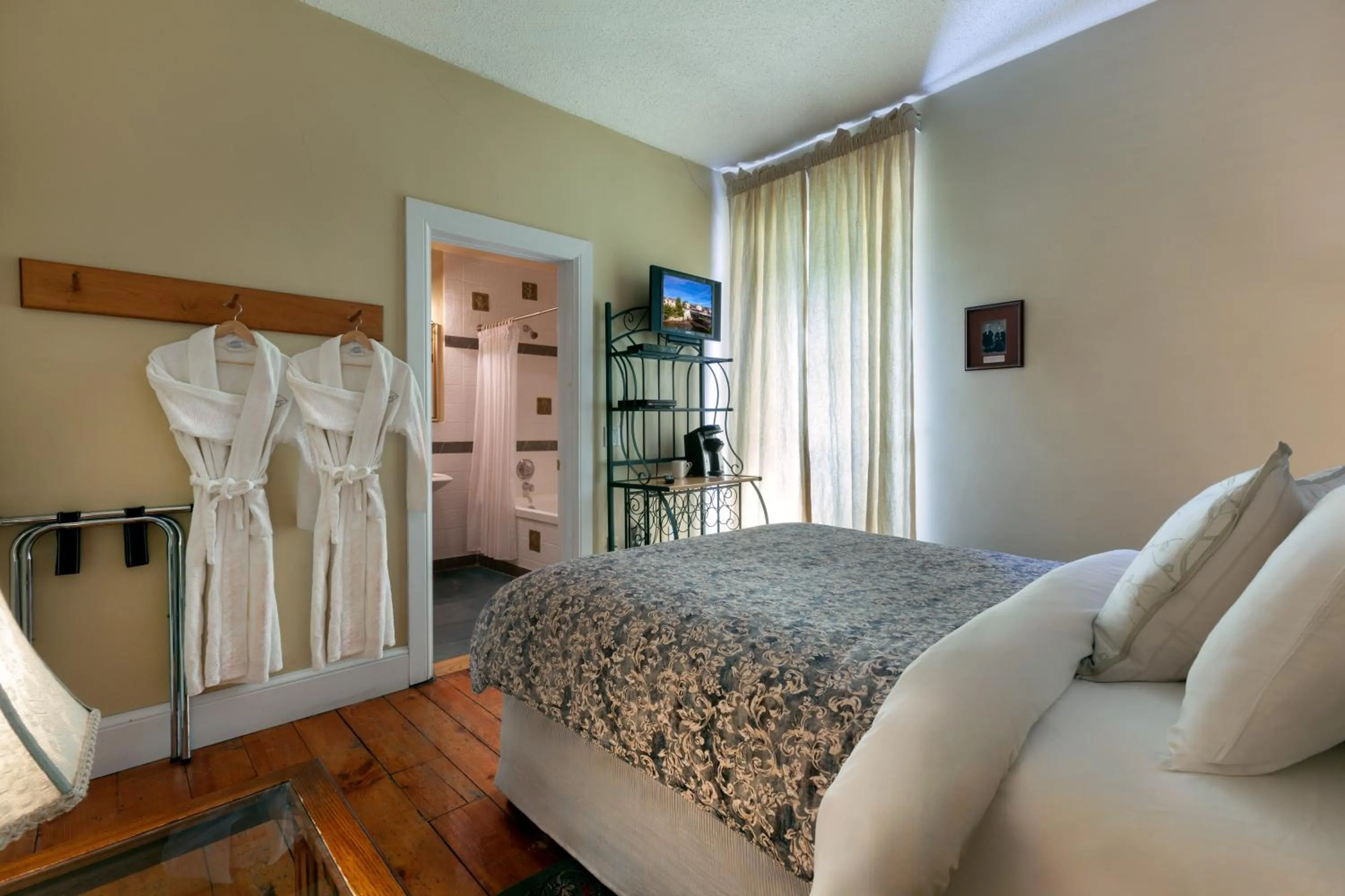 Bed in The Breadalbane Inn