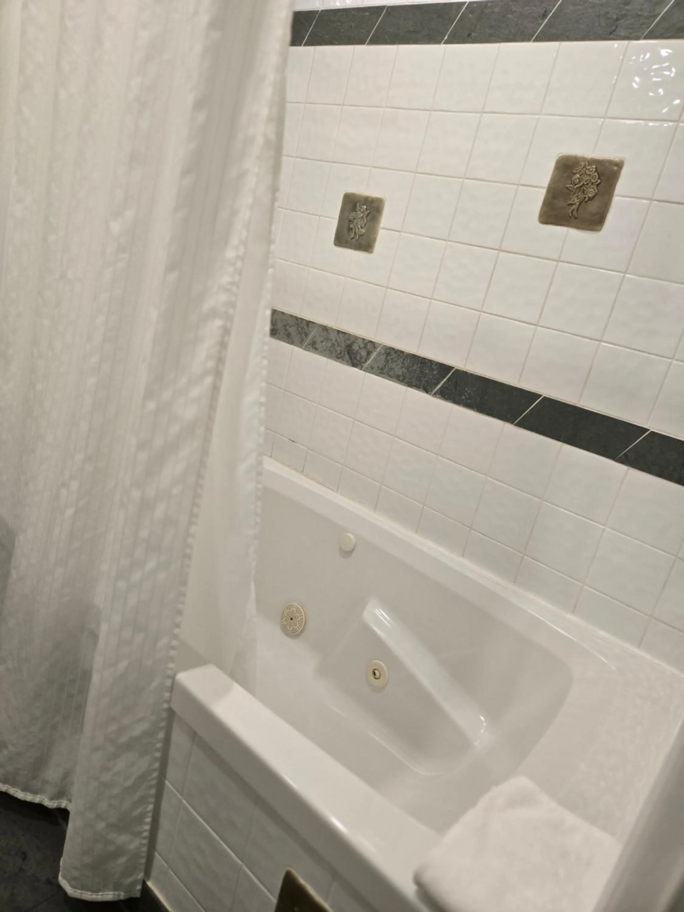 Bath in The Breadalbane Inn