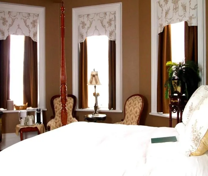 Bed in The Breadalbane Inn