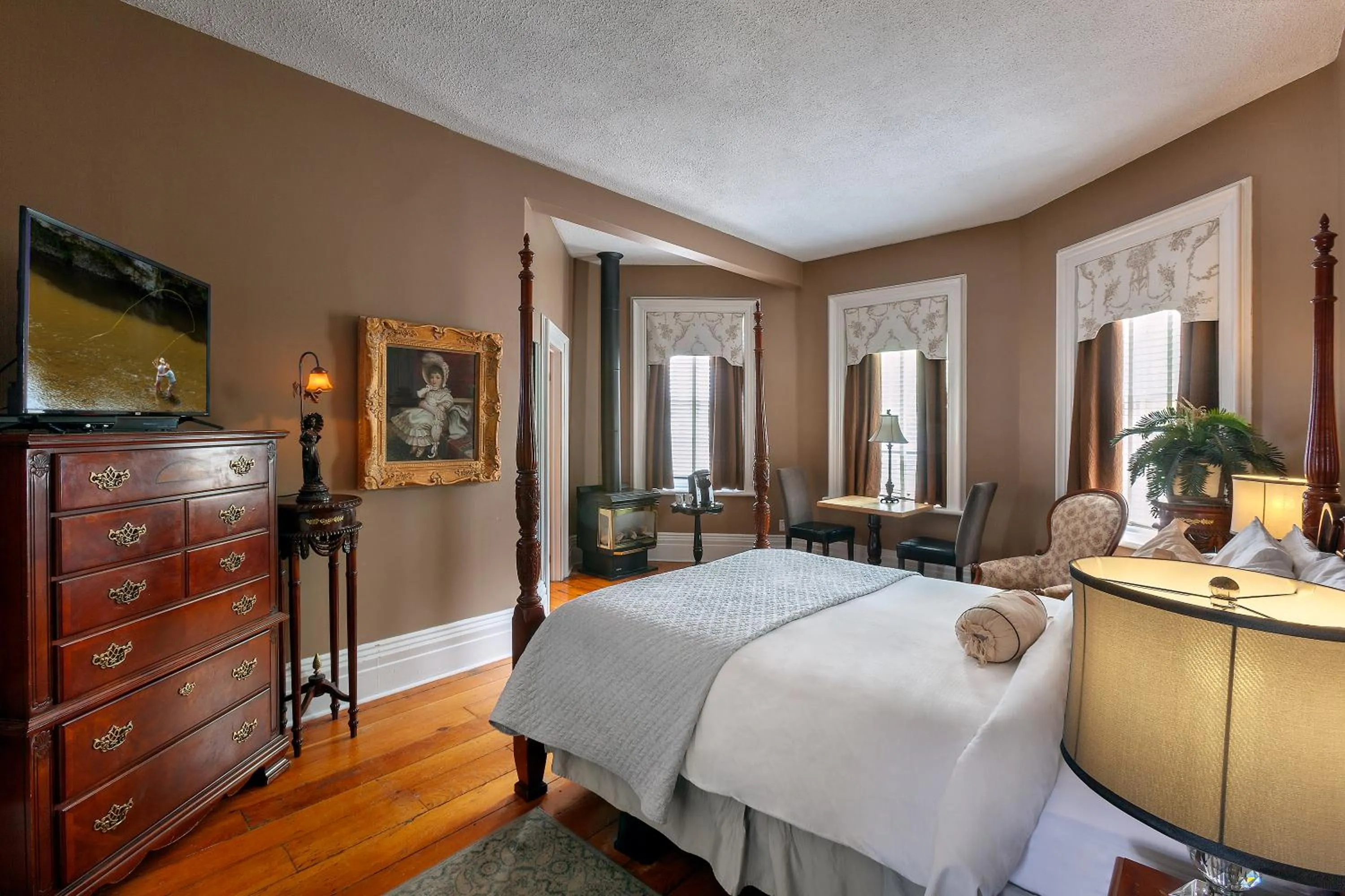 Bed in The Breadalbane Inn