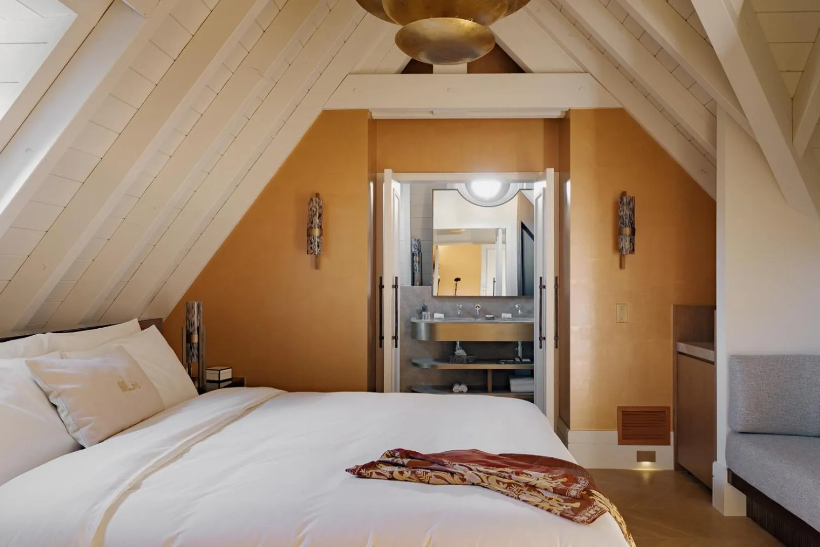 Bed in Villa Pétrusse - Relais & Châteaux