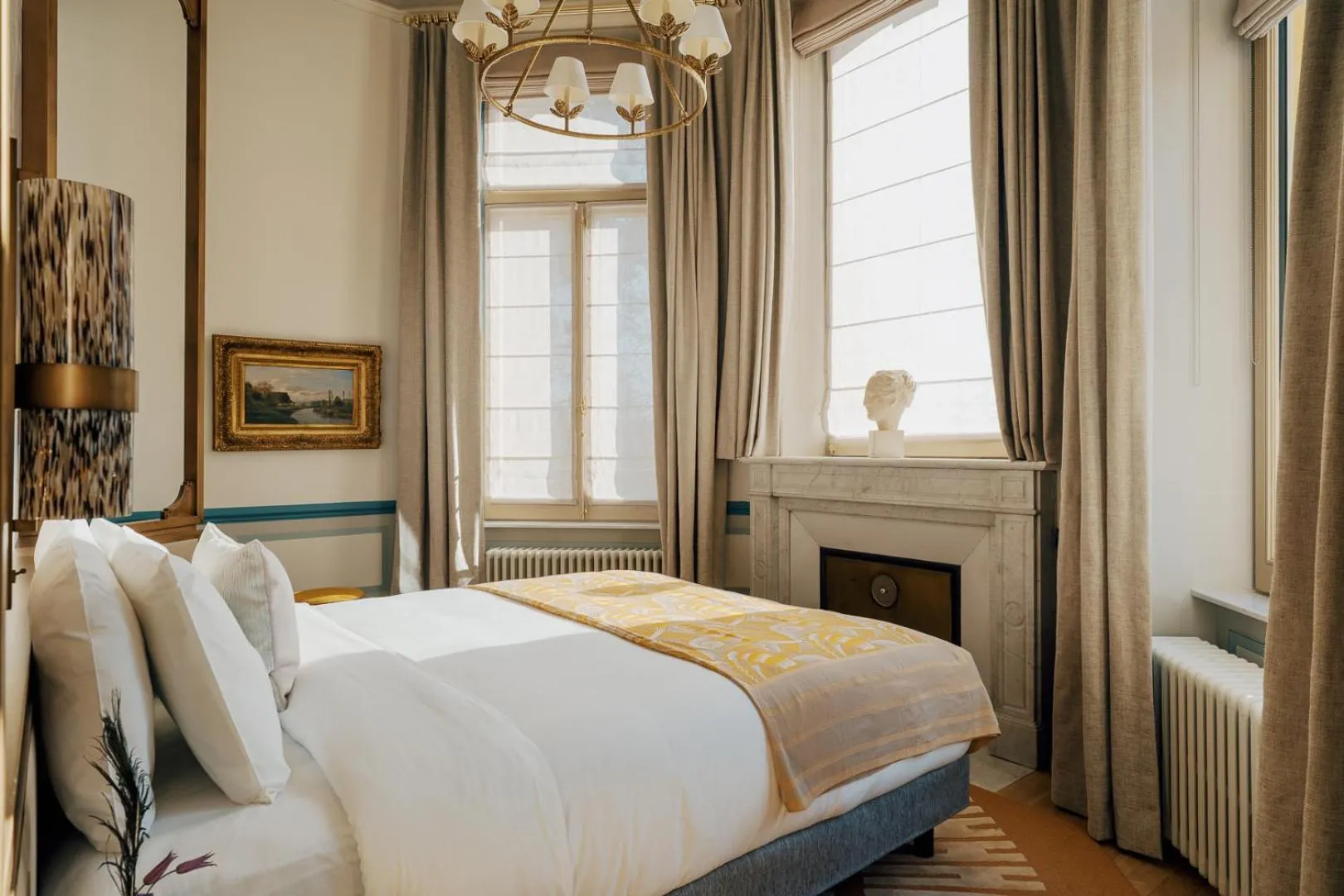 Bed in Villa Pétrusse - Relais & Châteaux