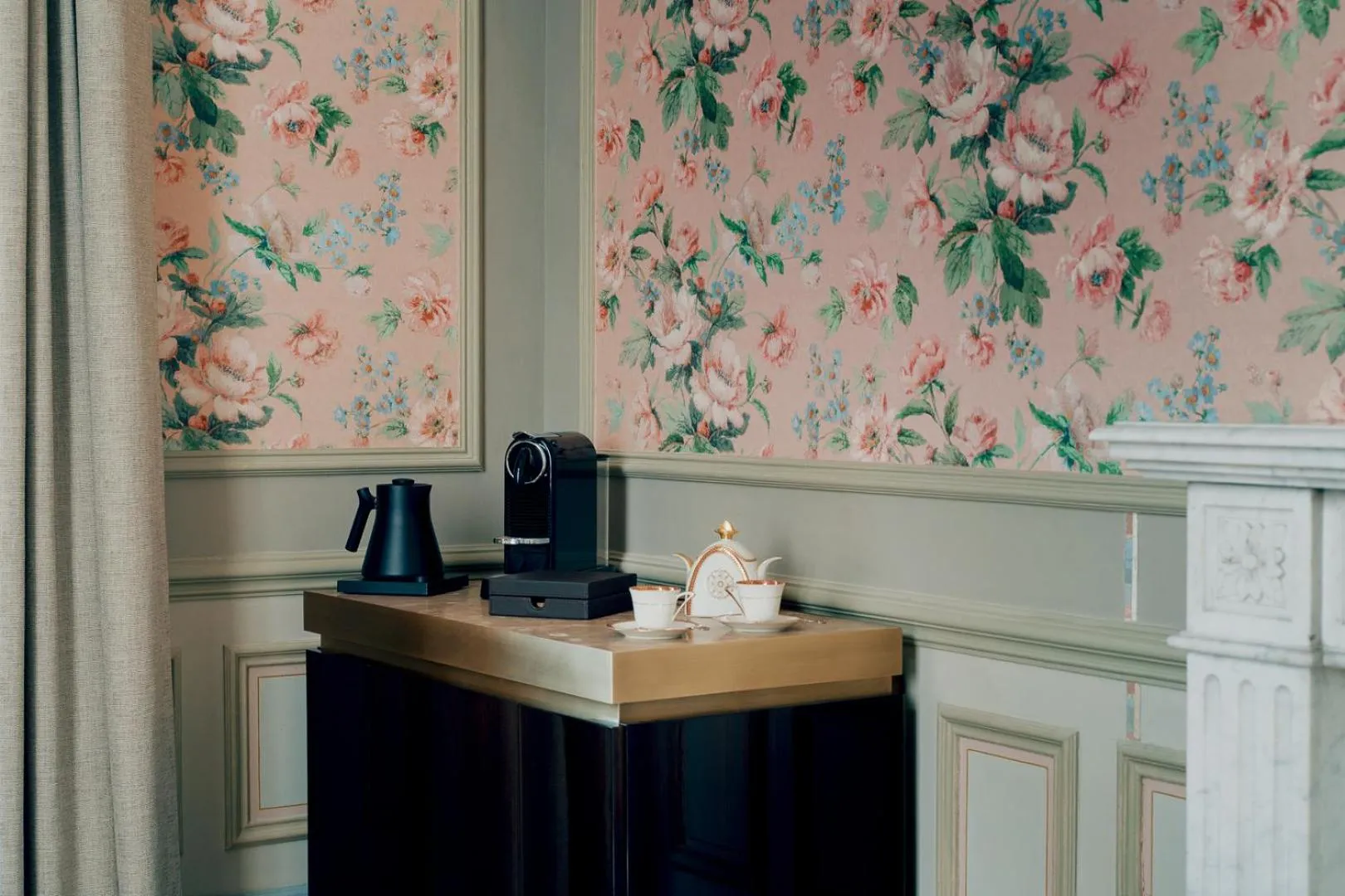 Coffee/tea facilities in Villa Pétrusse - Relais & Châteaux