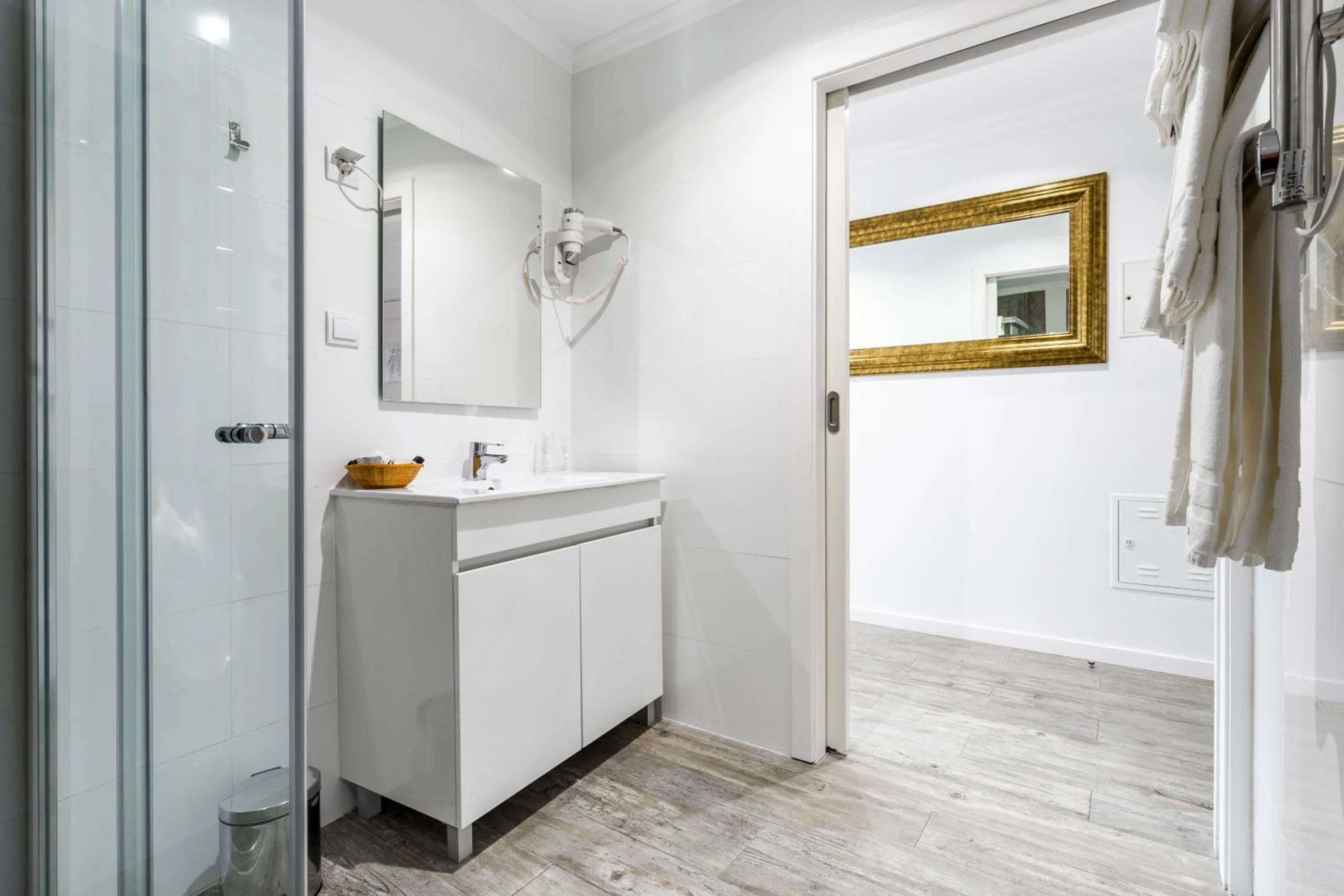 Bathroom in Castle Inn Lisbon Apartments