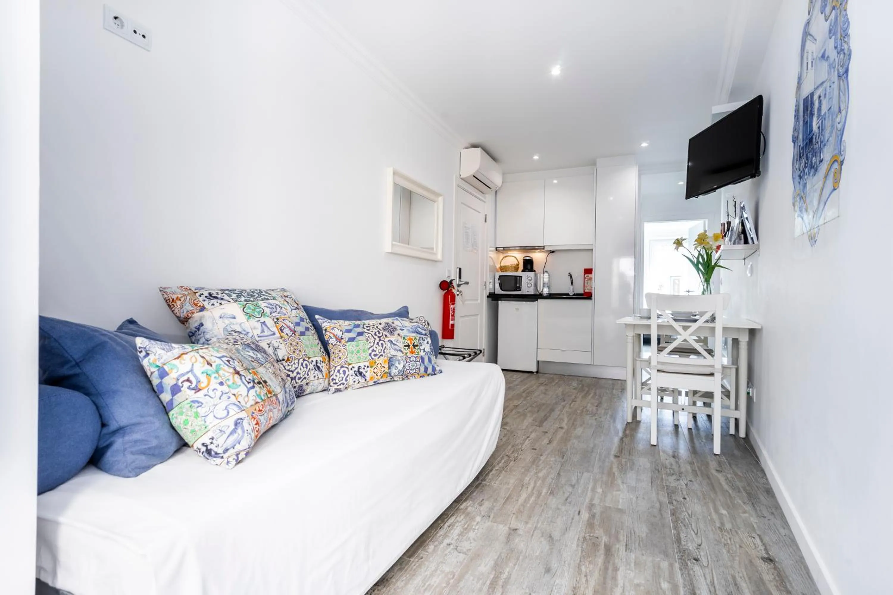 Kitchen or kitchenette in Castle Inn Lisbon Apartments