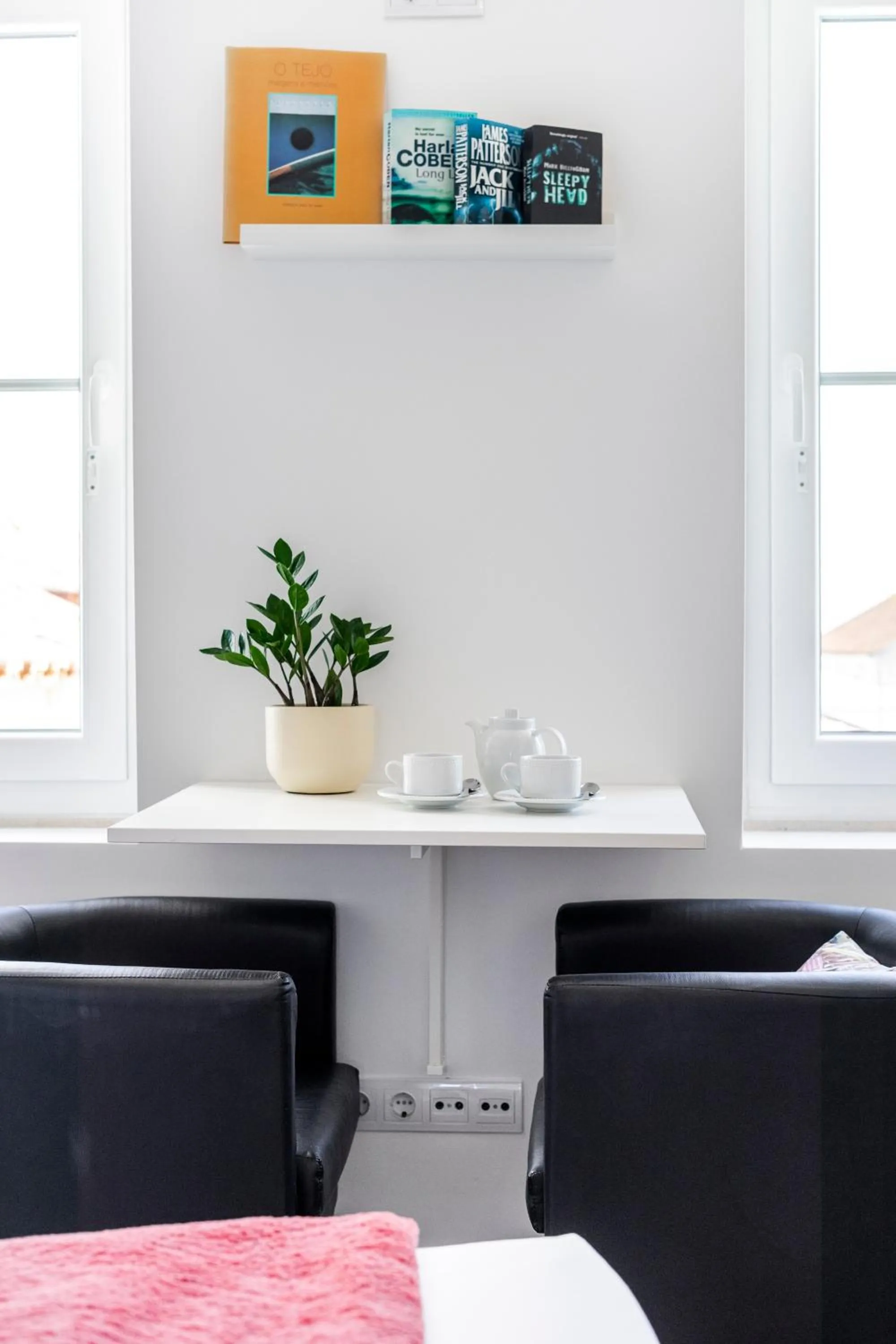 Seating area in Castle Inn Lisbon Apartments