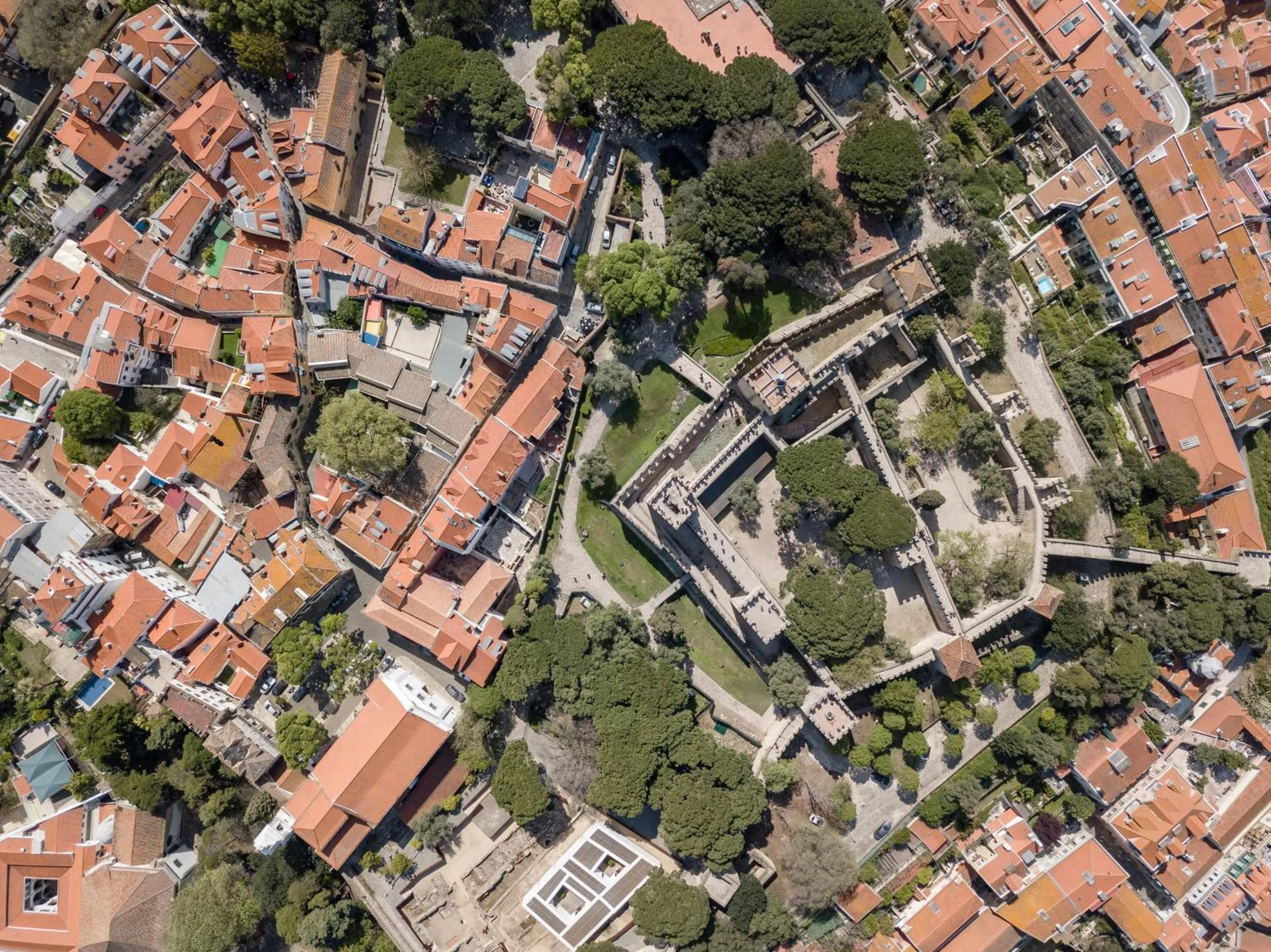 Property building in Castle Inn Lisbon Apartments