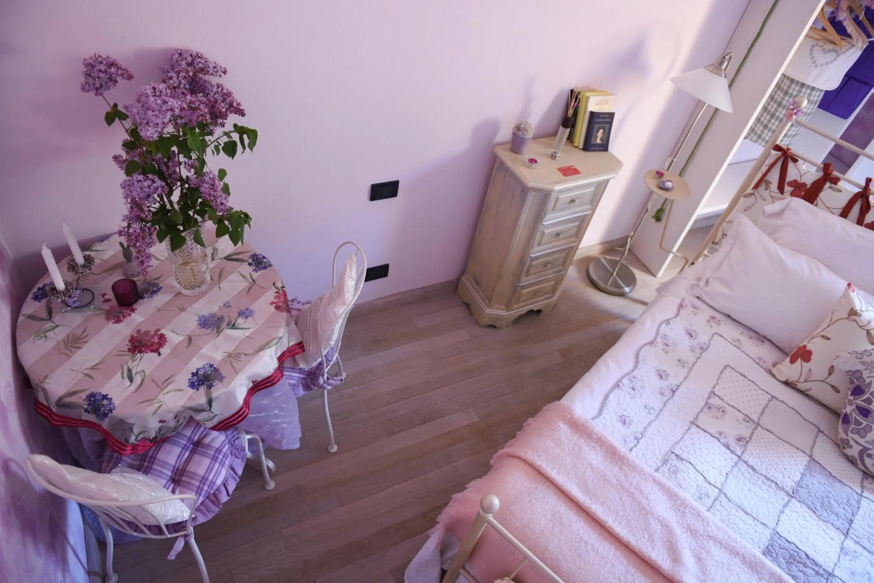 Photo of the whole room, Bed in B&B Va...lentina