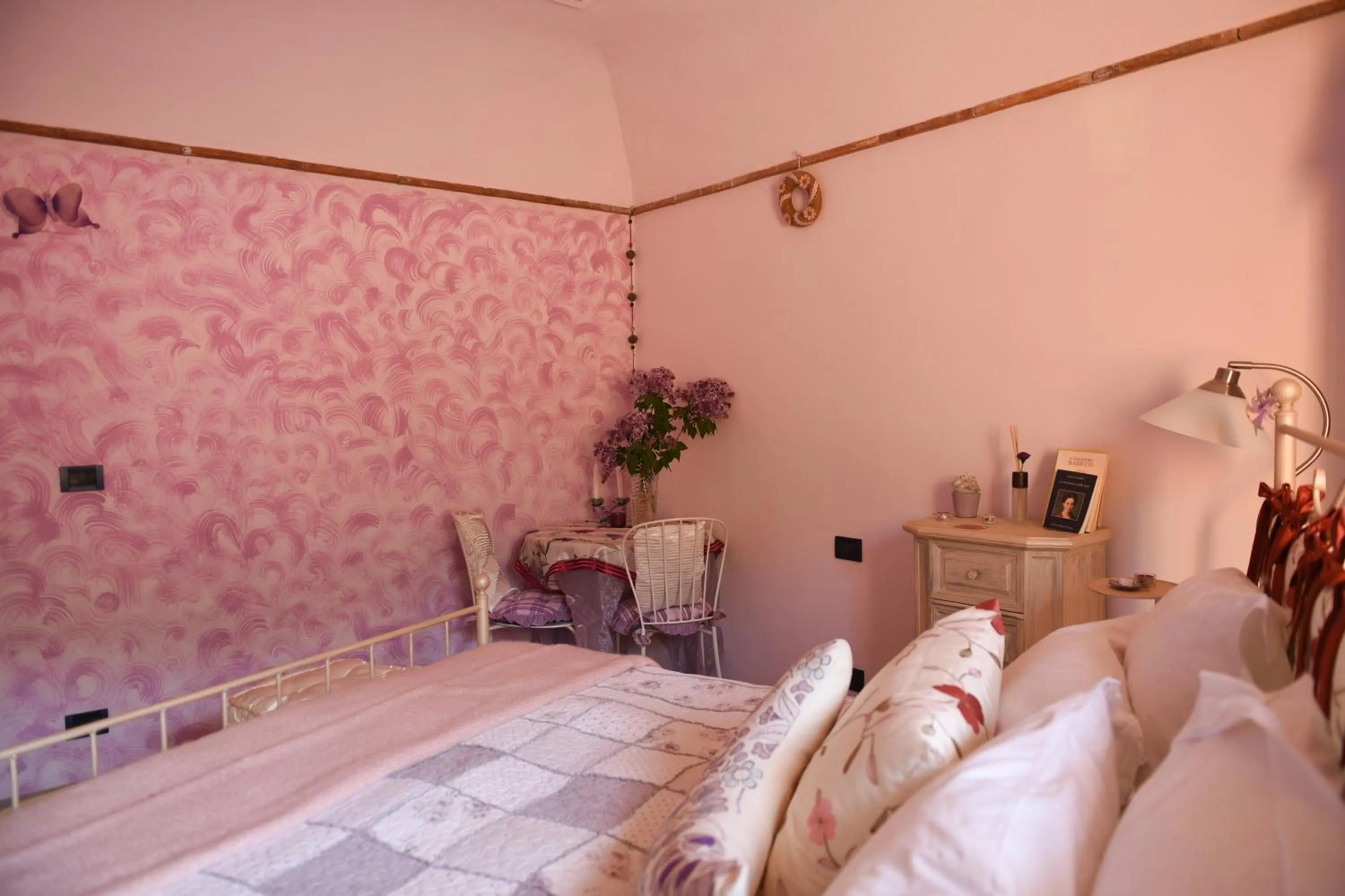 Photo of the whole room, Bed in B&B Va...lentina