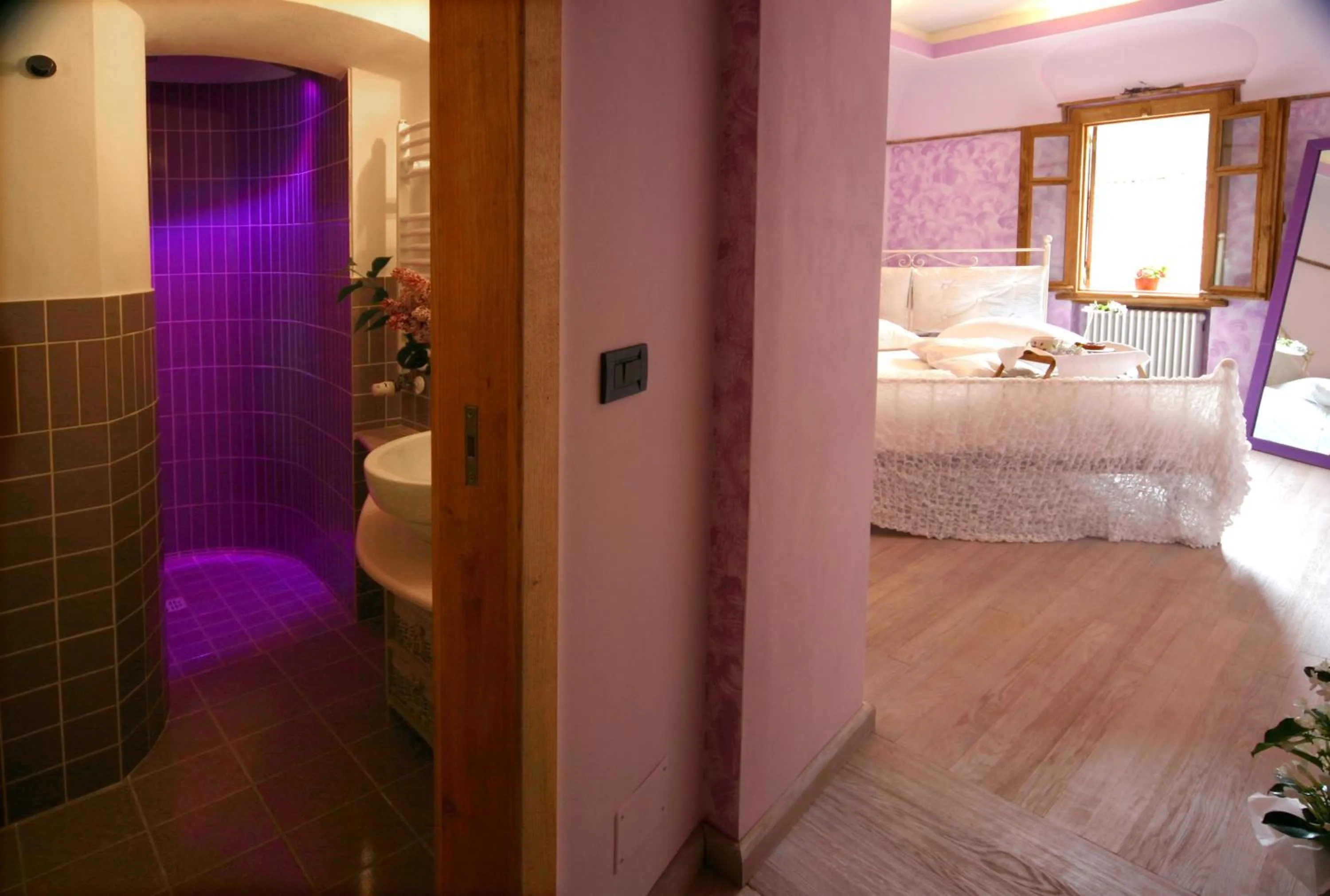 Photo of the whole room, Bed in B&B Va...lentina