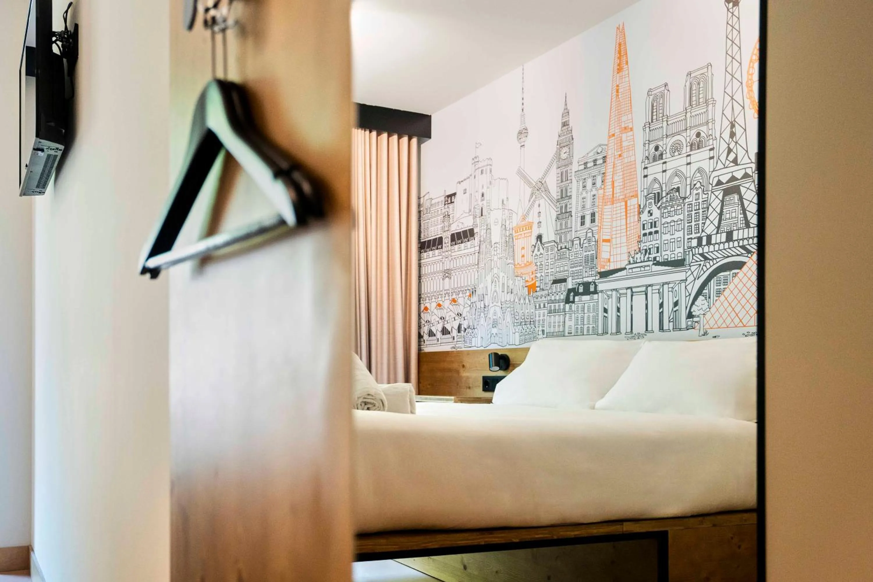 Bedroom, Bed in easyHotel Barcelona La Sagrera